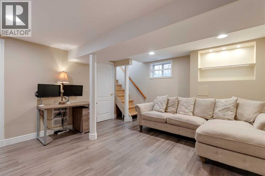 Single Family House for Sale in   Avenue NE Tuxedo Park Calgary 