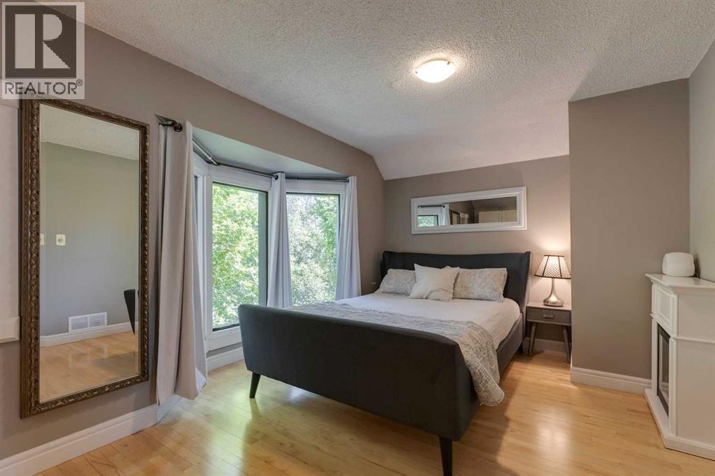 Single Family House for Sale in   Avenue NE Tuxedo Park Calgary 