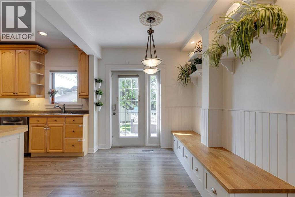Single Family House for Sale in   Avenue NE Tuxedo Park Calgary 