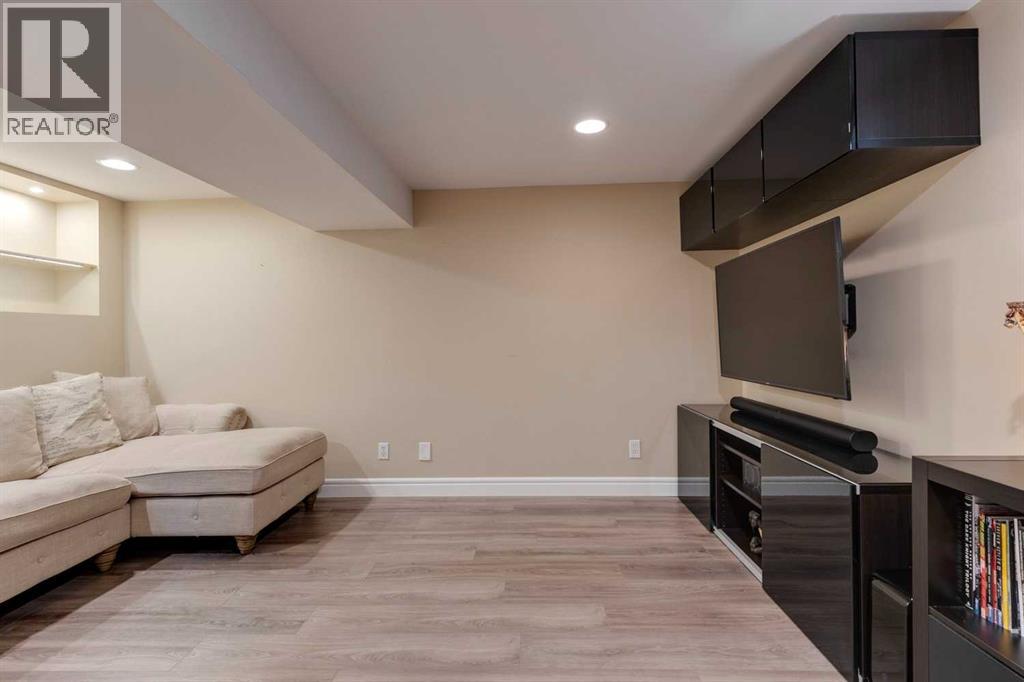 Single Family House for Sale in   Avenue NE Tuxedo Park Calgary 
