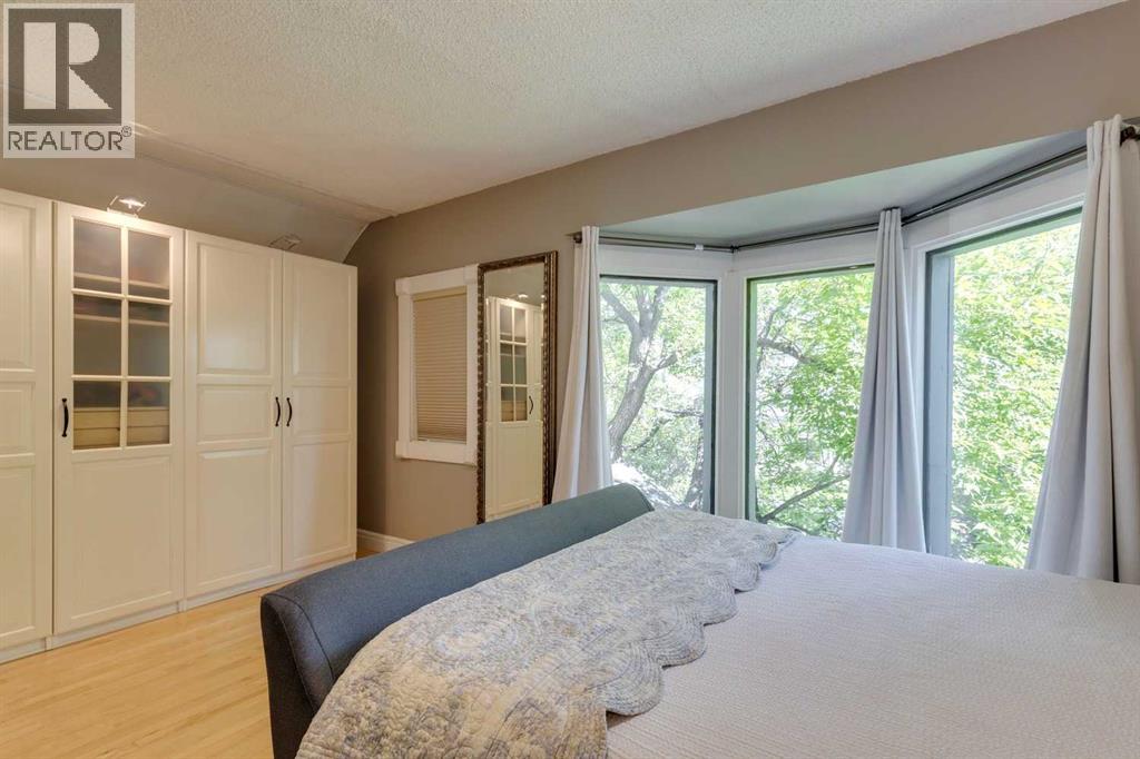 Single Family House for Sale in   Avenue NE Tuxedo Park Calgary 