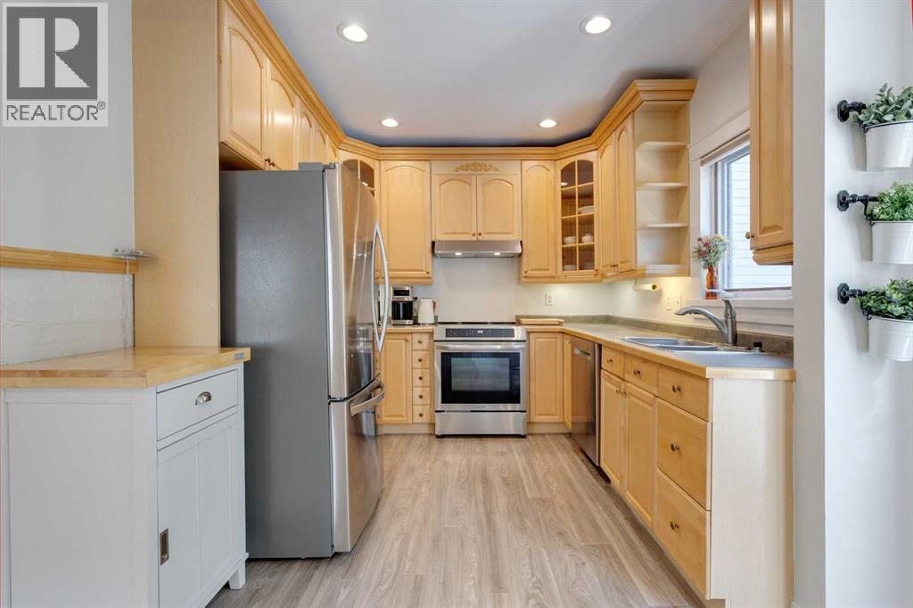Single Family House for Sale in   Avenue NE Tuxedo Park Calgary 