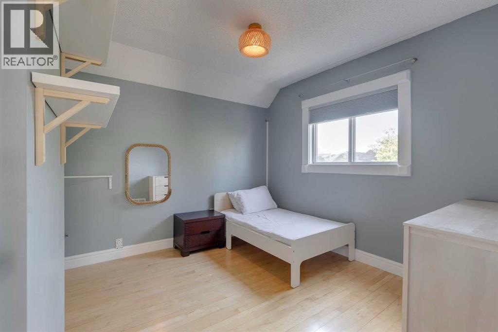 Single Family House for Sale in   Avenue NE Tuxedo Park Calgary 