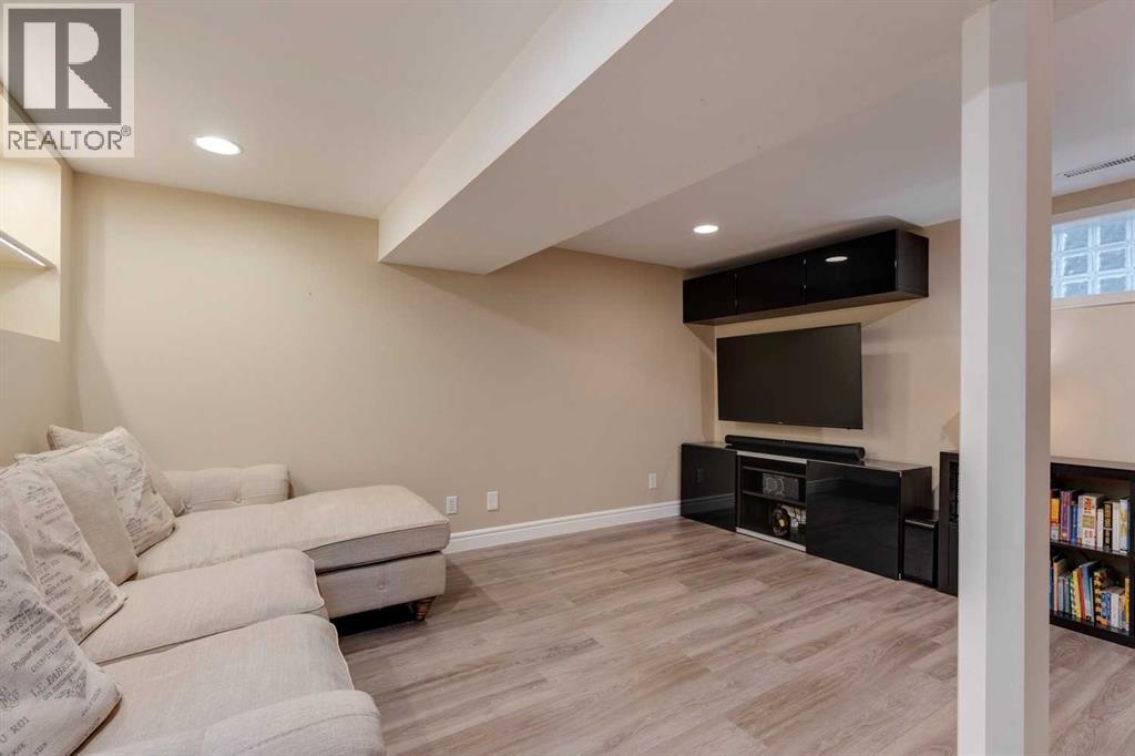 Single Family House for Sale in   Avenue NE Tuxedo Park Calgary 