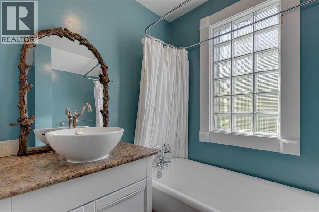 Single Family House for Sale in   Avenue NE Tuxedo Park Calgary 