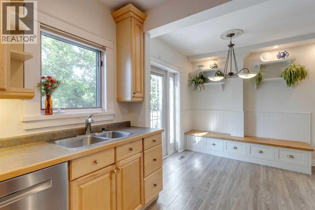 Single Family House for Sale in   Avenue NE Tuxedo Park Calgary 
