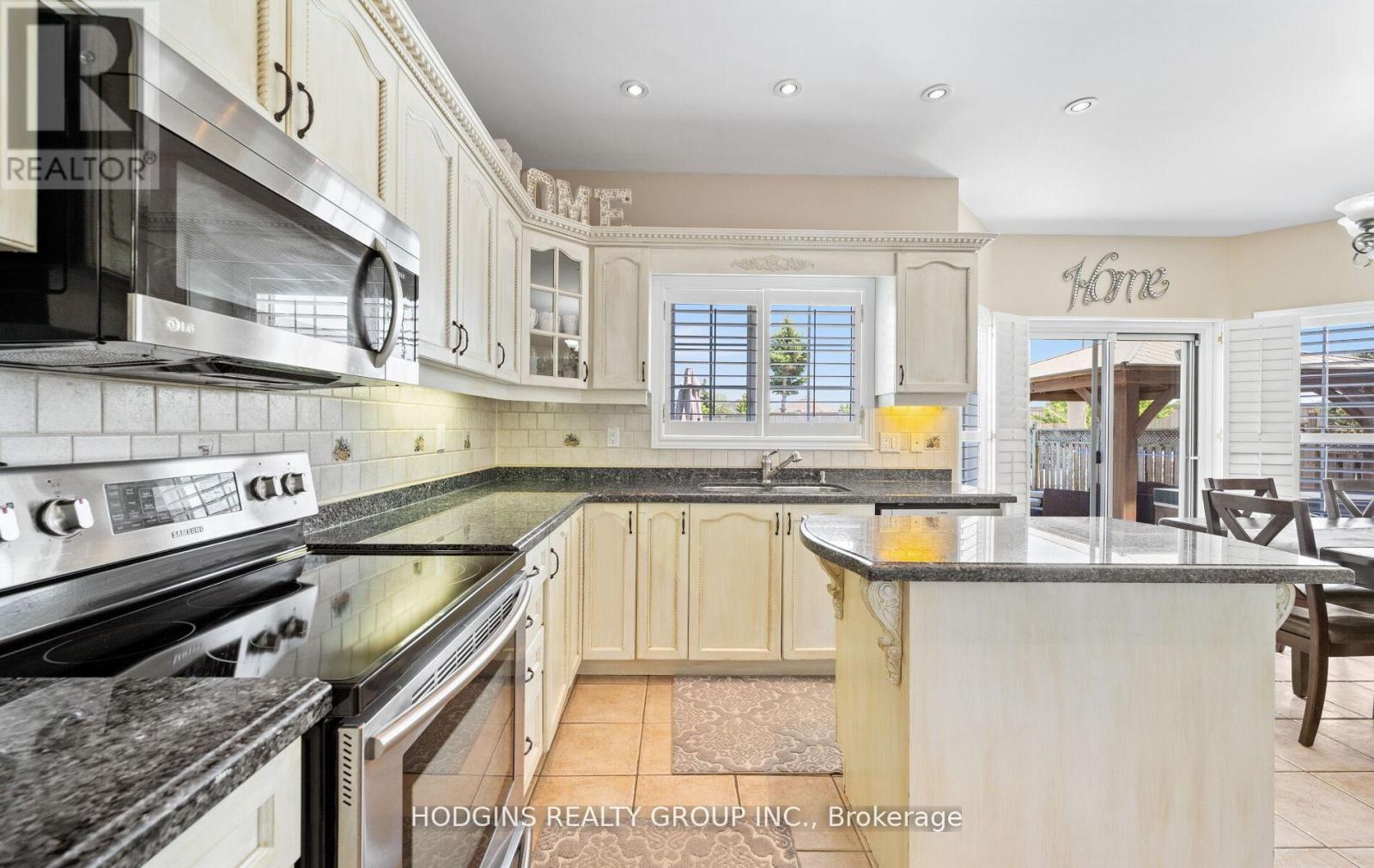 Photo 19 of 1376 Avon Drive, Mississauga ON