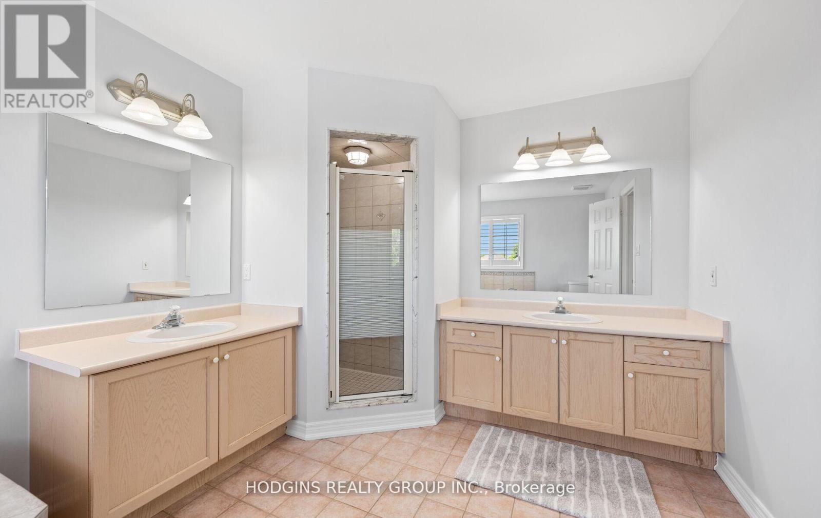Photo 23 of 1376 Avon Drive, Mississauga ON