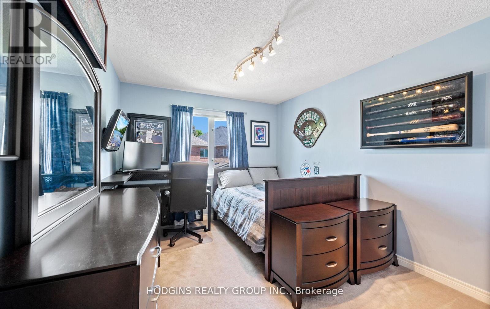 Photo 24 of 1376 Avon Drive, Mississauga ON
