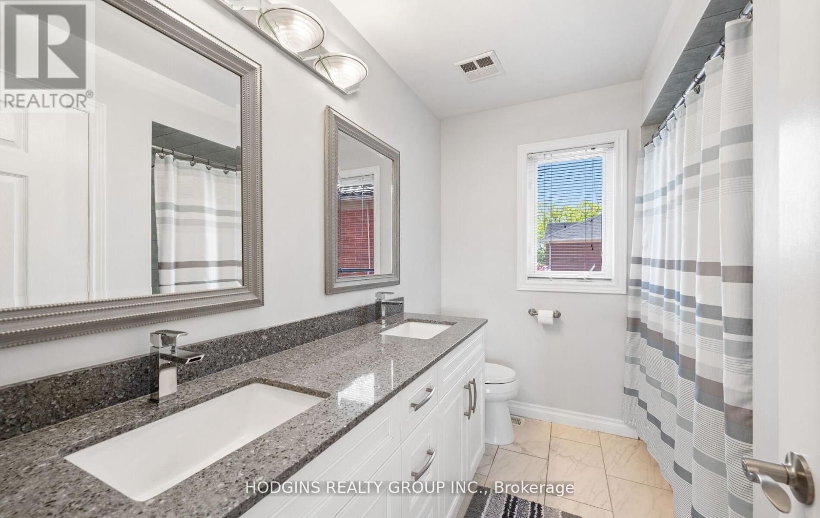 Photo 27 of 1376 Avon Drive, Mississauga ON