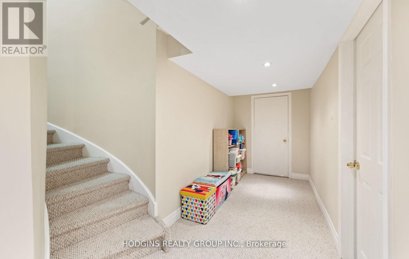 Photo 29 of 1376 Avon Drive, Mississauga ON