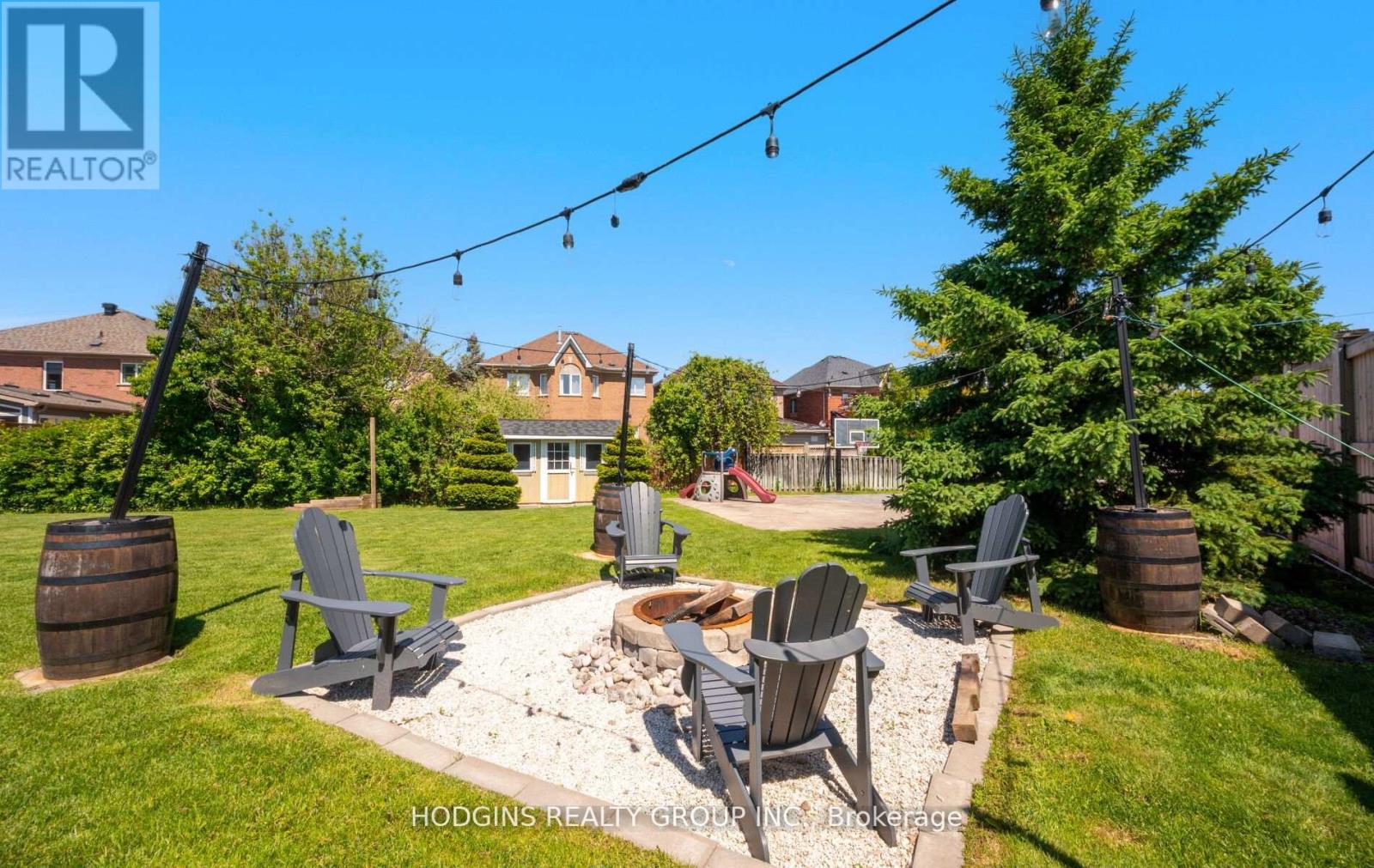 Photo 5 of 1376 Avon Drive, Mississauga ON