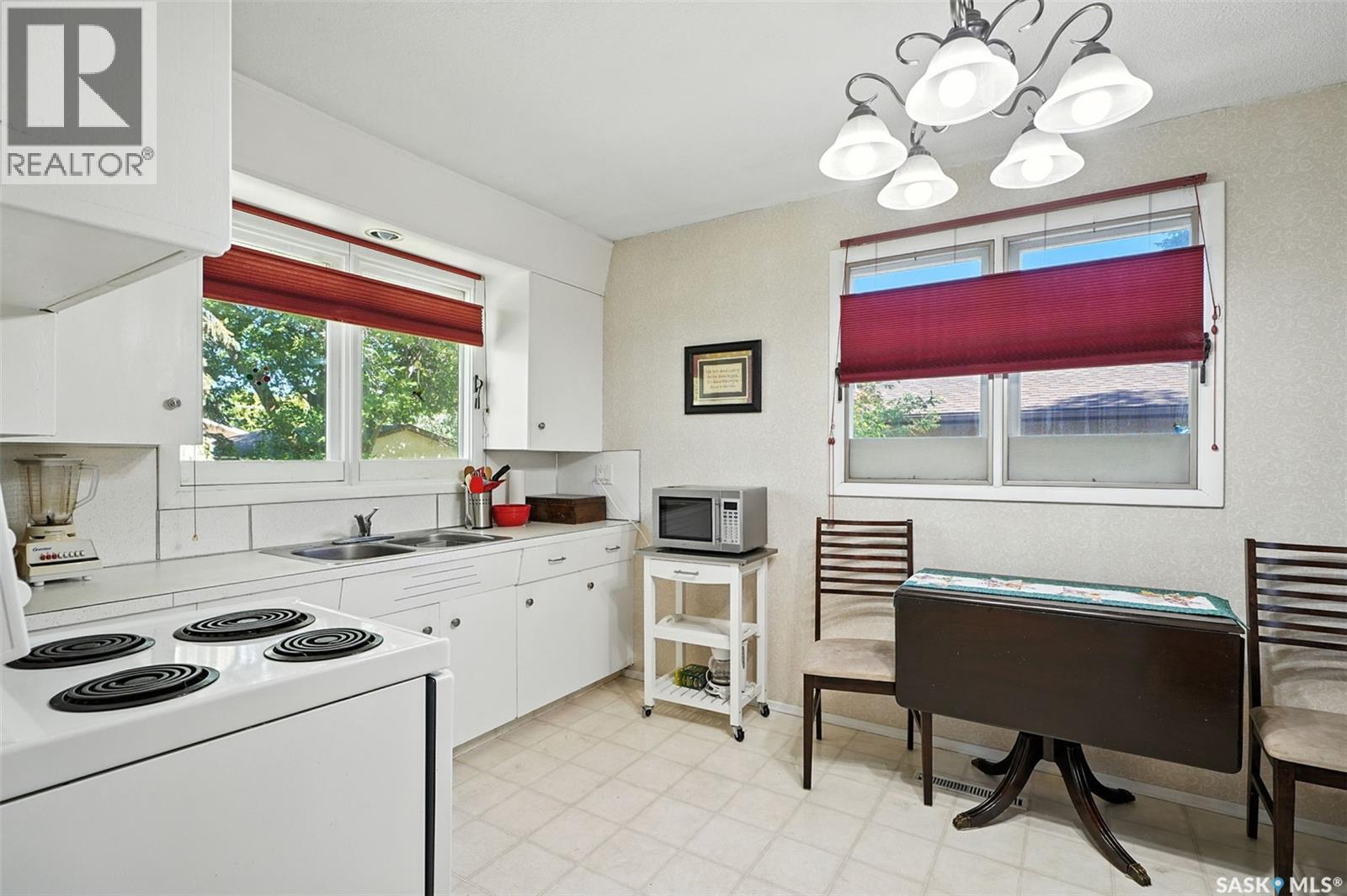 Photo 4 of 204 Evans Street, Saskatoon SK