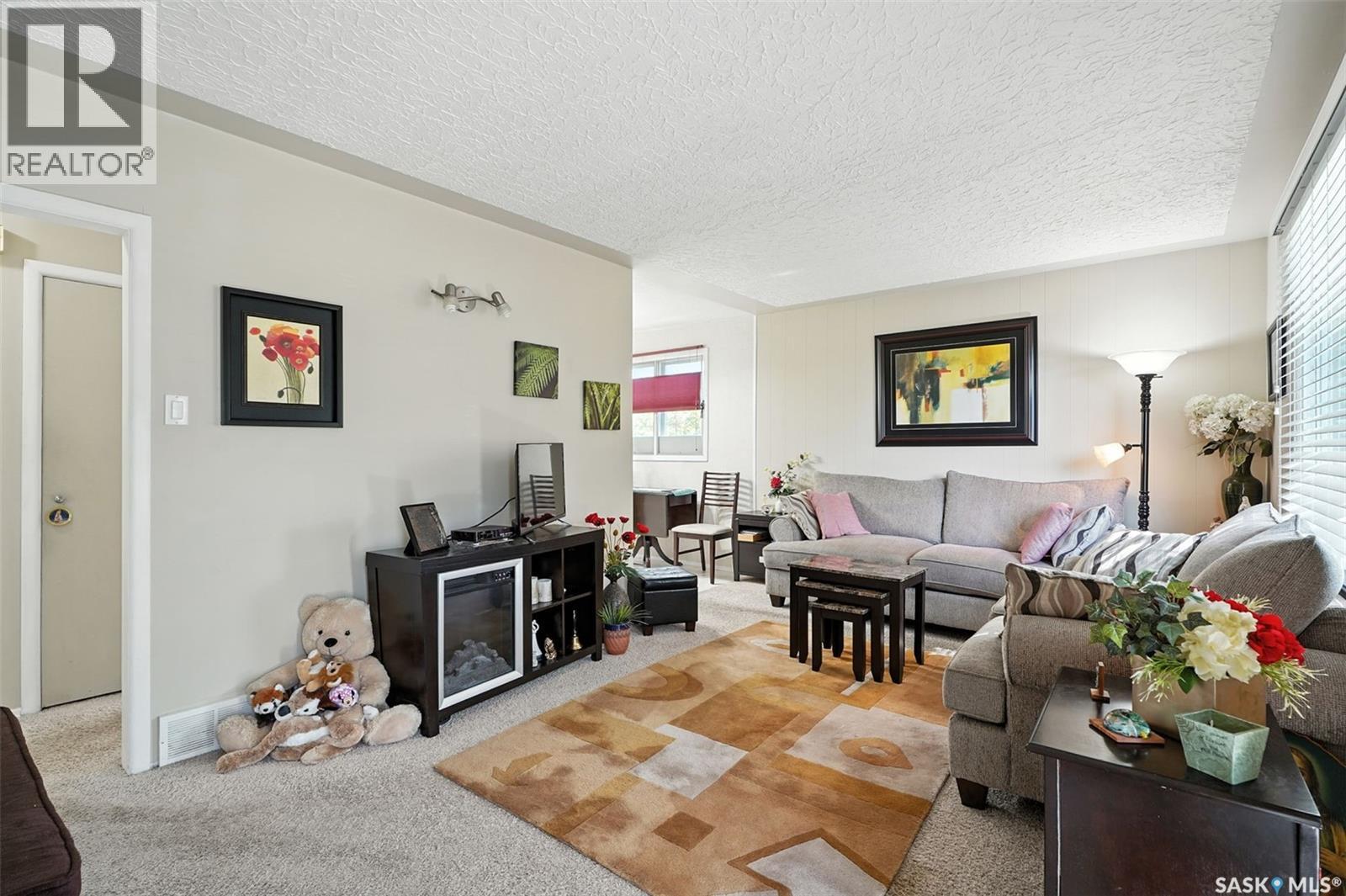 Photo 2 of 204 Evans Street, Saskatoon SK