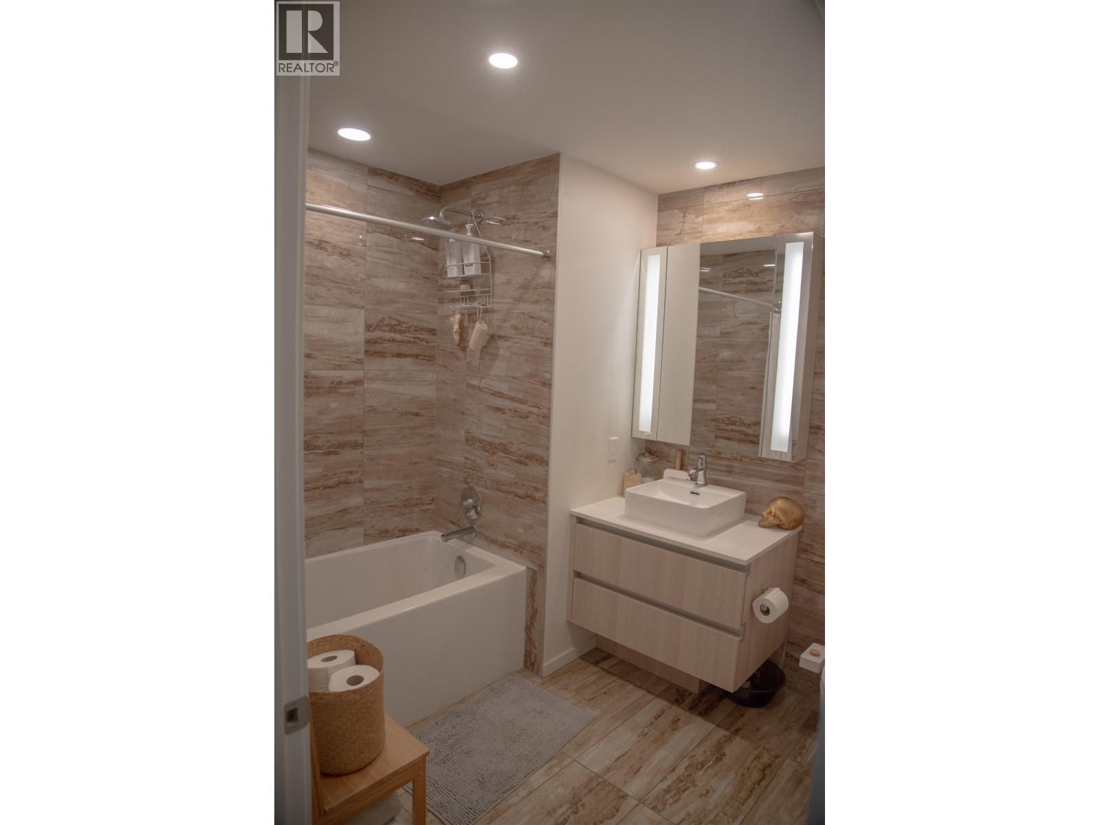 Photo 15 of 503 1888 Gilmore Avenue, Burnaby BC