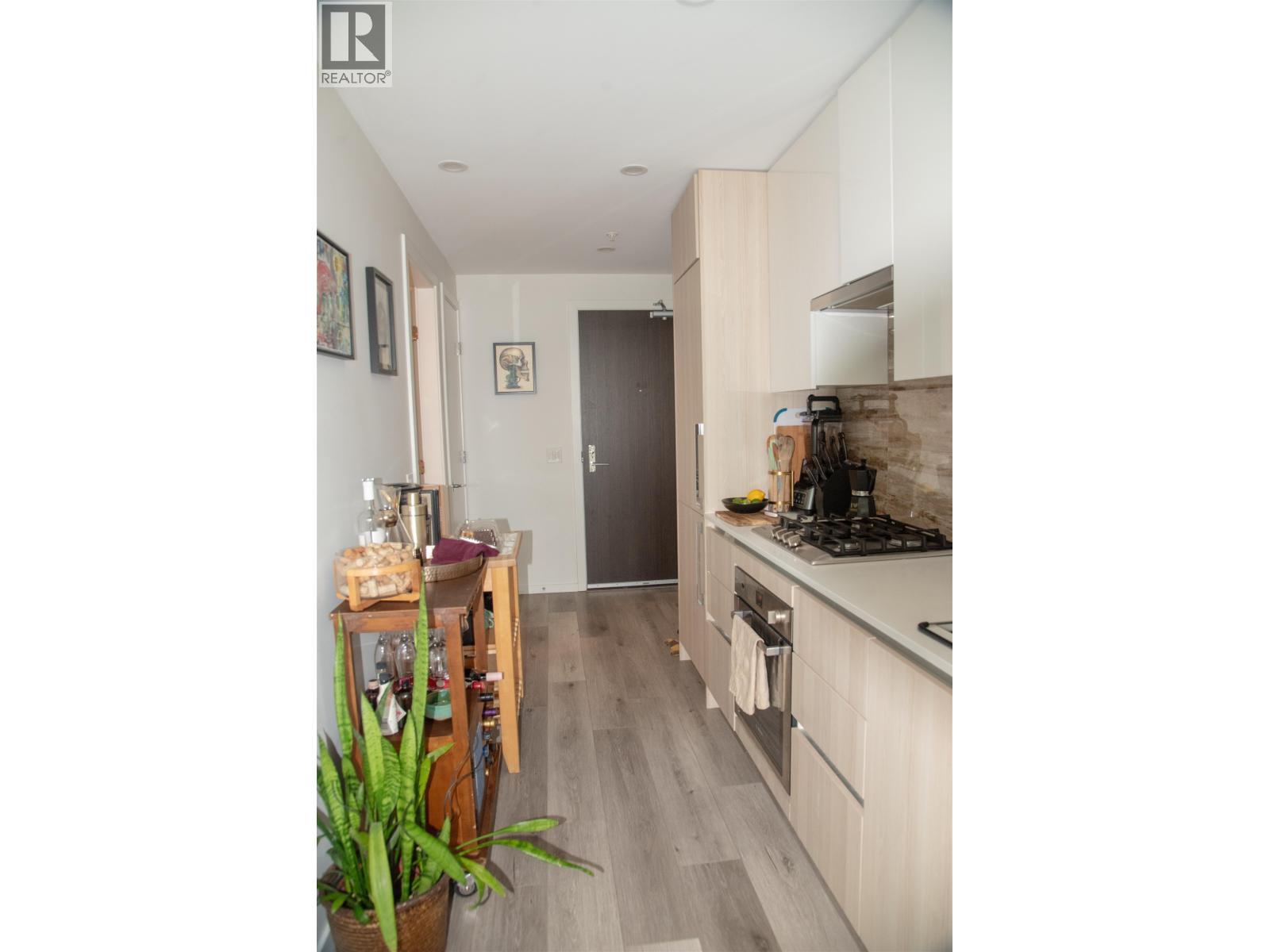 Photo 12 of 503 1888 Gilmore Avenue, Burnaby BC