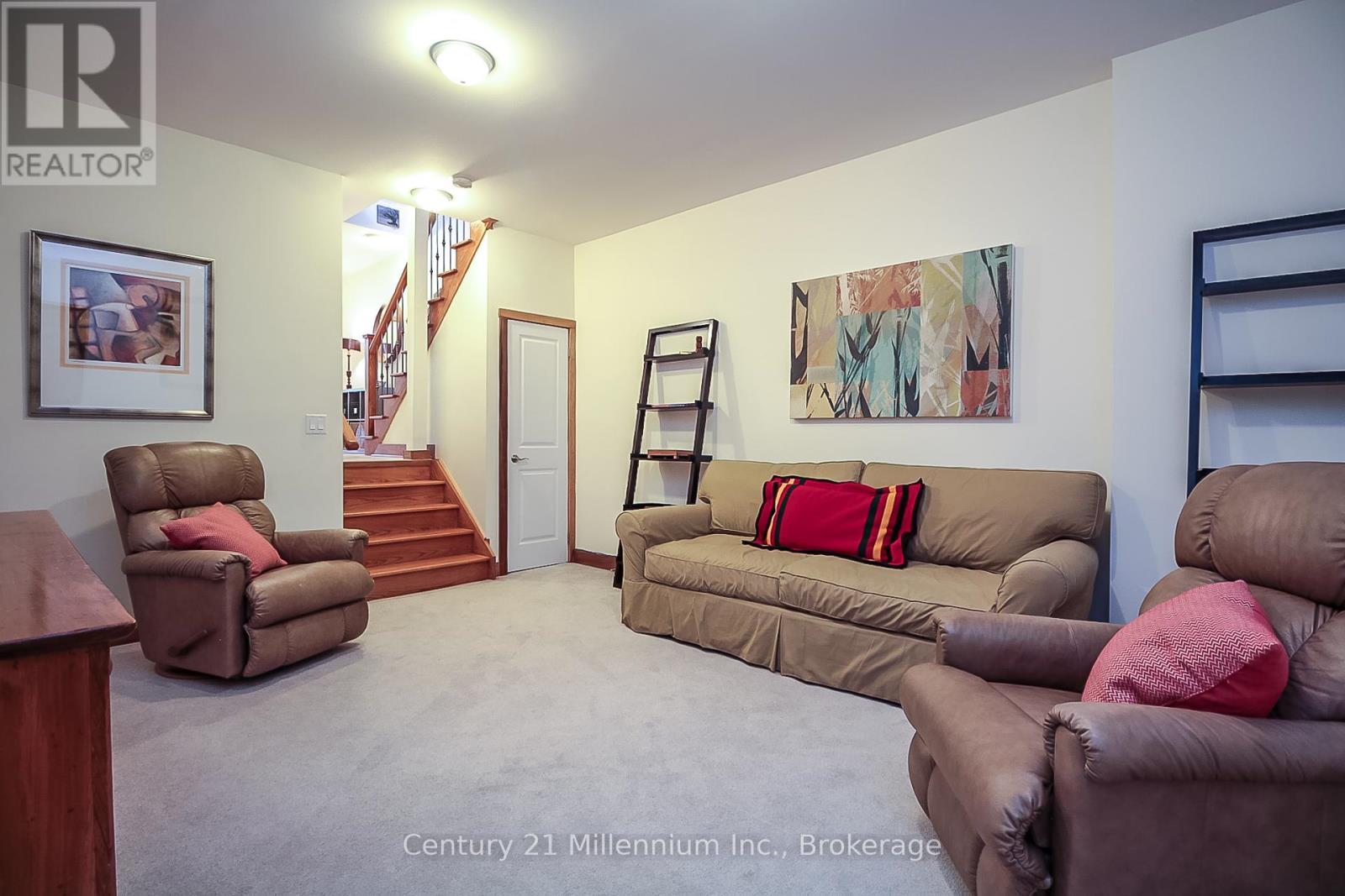 Photo 4 of 7 104 Farm Gate Road, Blue Mountains ON