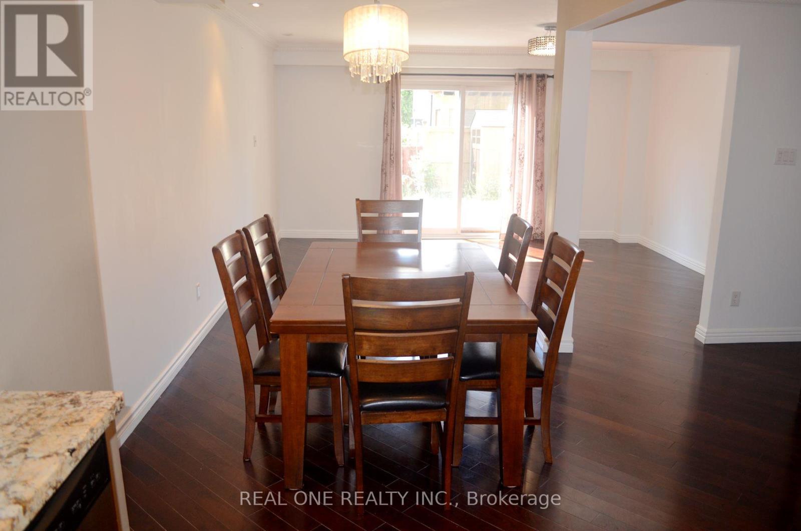 Photo 3 of 93 Pale Moon Crescent, Toronto ON