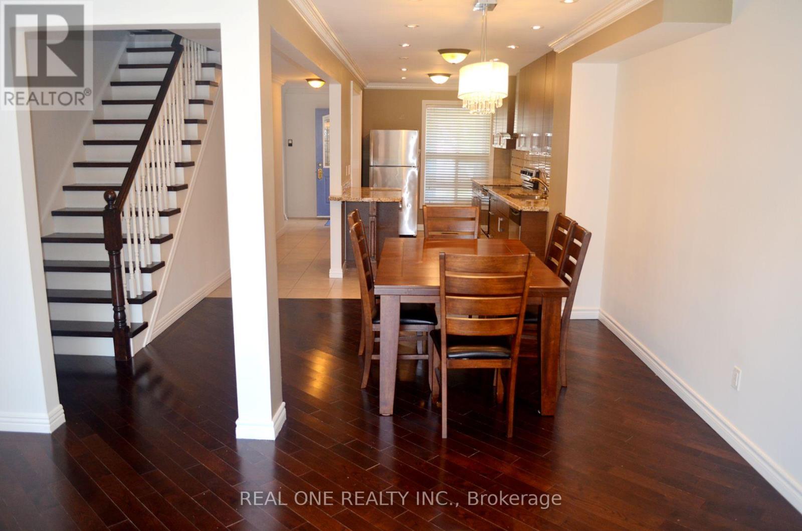Photo 2 of 93 Pale Moon Crescent, Toronto ON