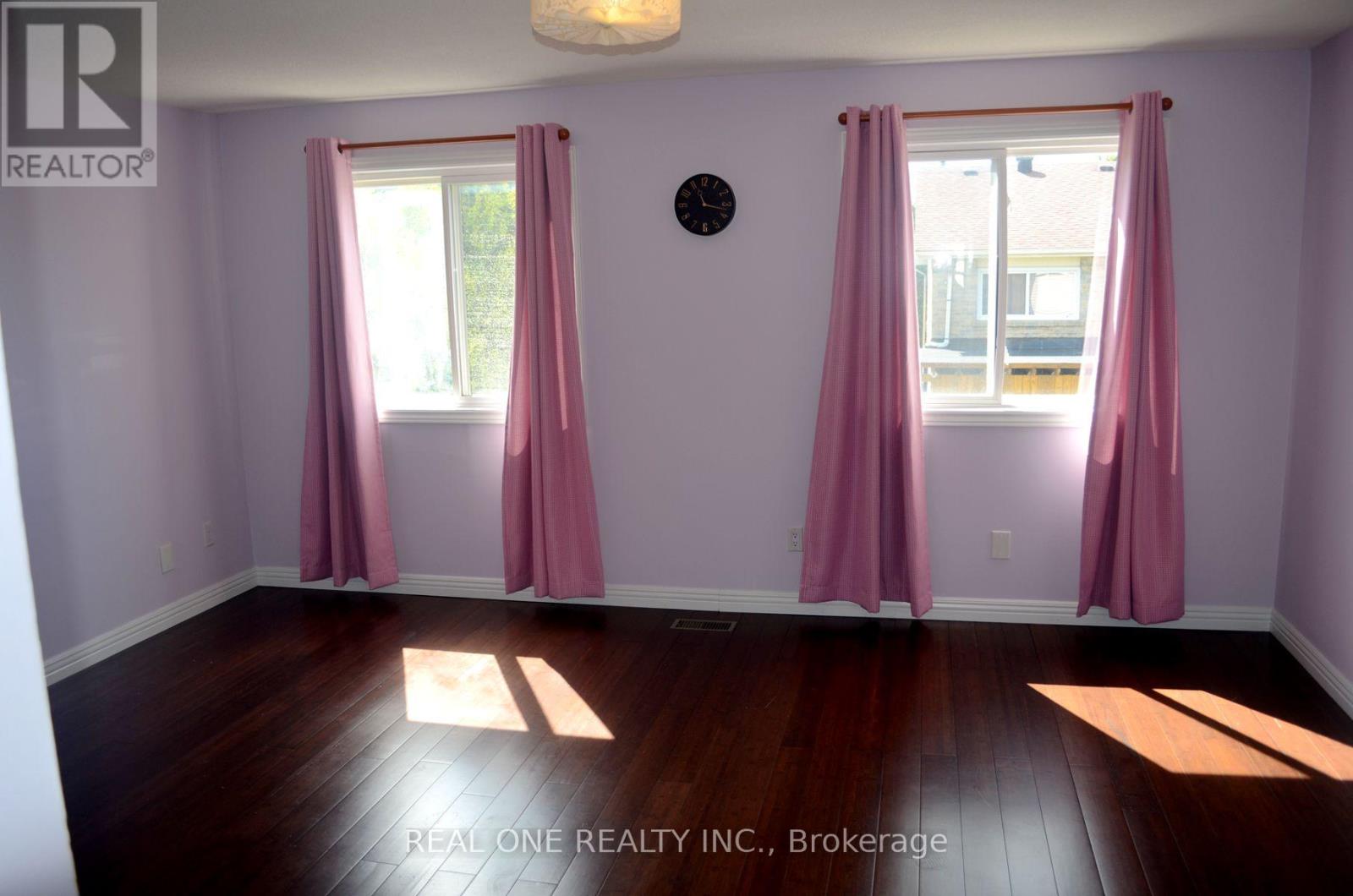 Photo 6 of 93 Pale Moon Crescent, Toronto ON