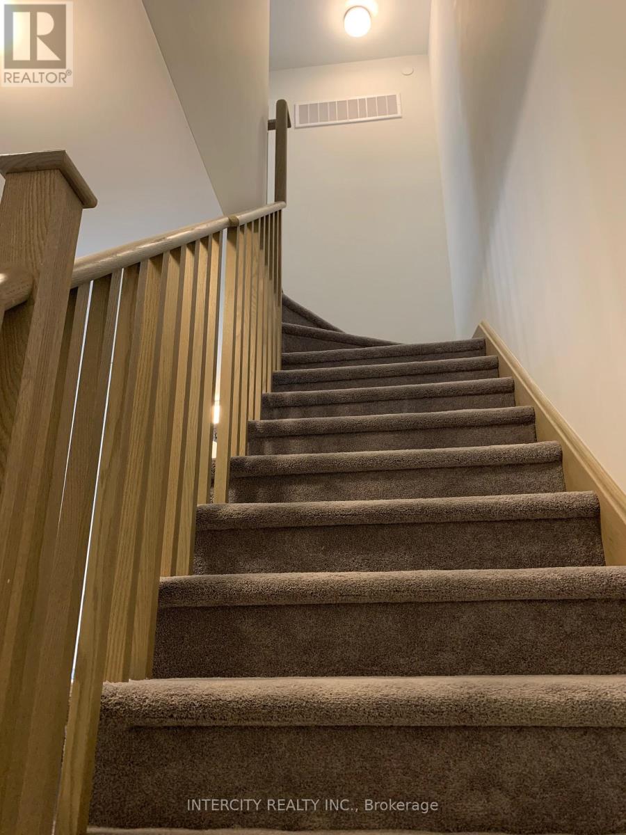 Photo 13 of 3409 Ridgeway Drive, Mississauga ON