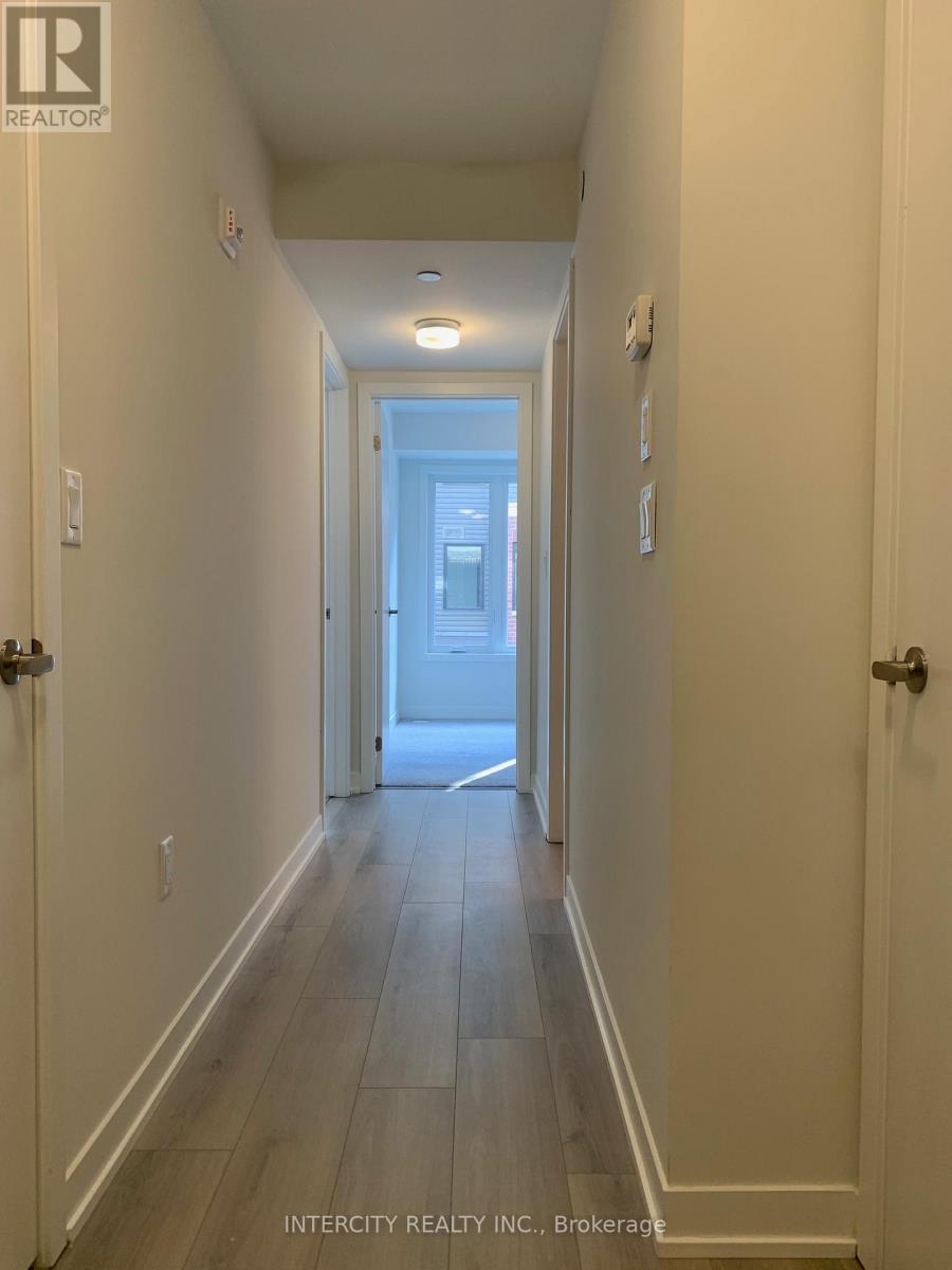 Photo 33 of 3409 Ridgeway Drive, Mississauga ON