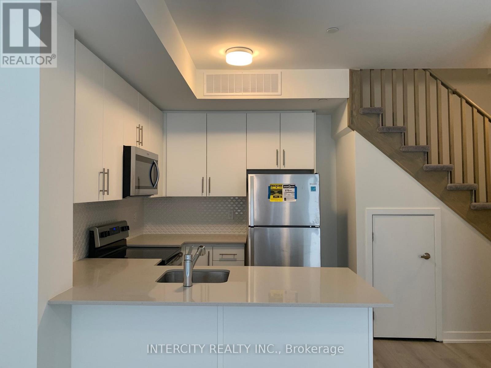 Photo 11 of 3409 Ridgeway Drive, Mississauga ON