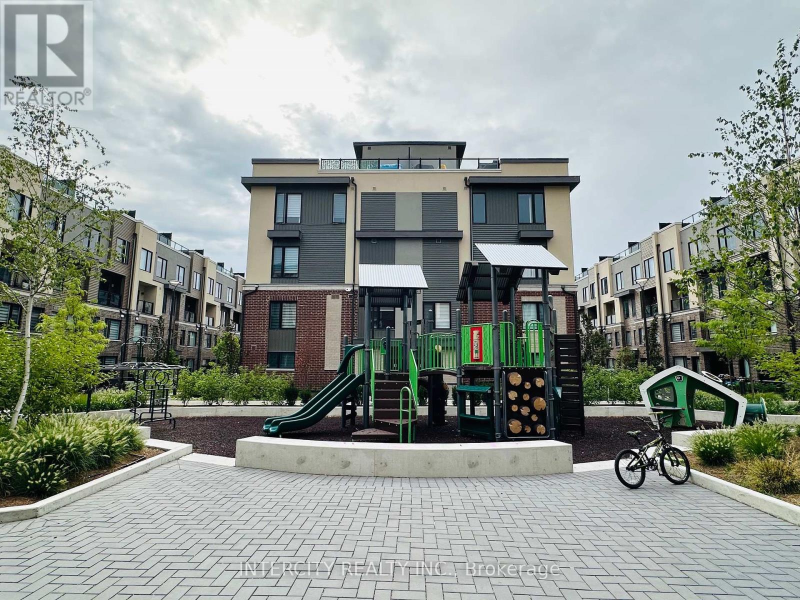 Photo 17 of 3409 Ridgeway Drive, Mississauga ON