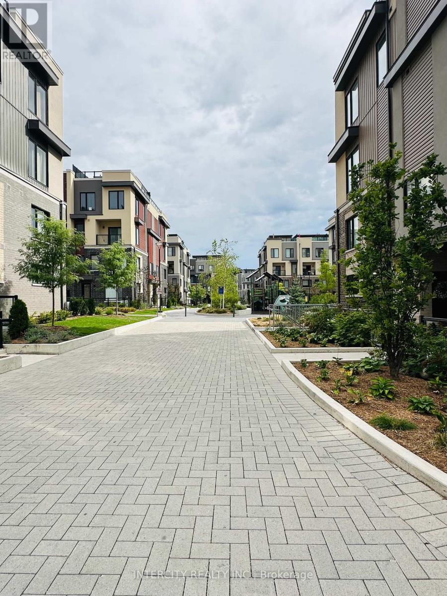 Photo 5 of 3409 Ridgeway Drive, Mississauga ON