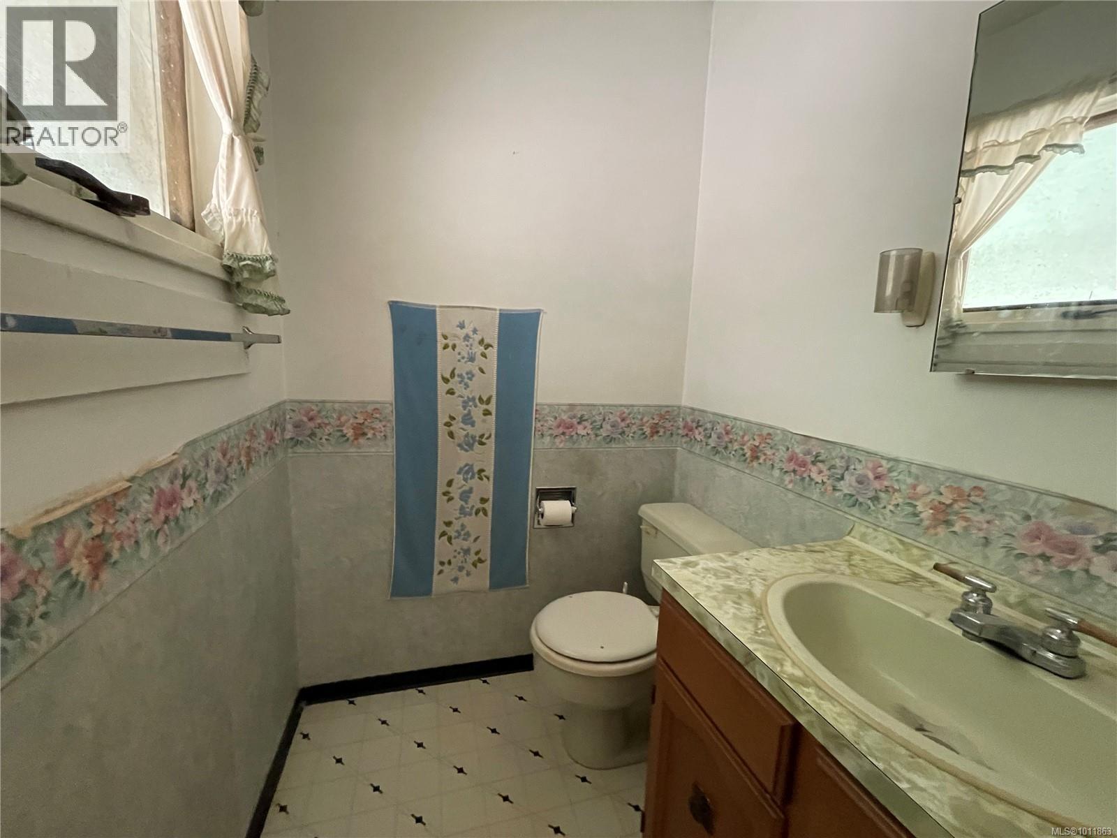 Photo 11 of 6929 Cherry Creek Rd, Port Alberni BC
