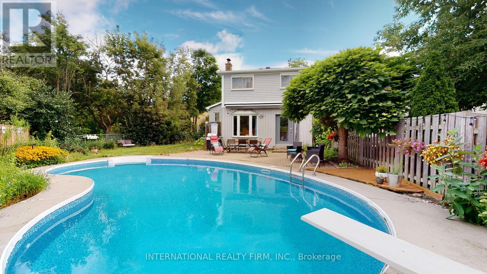 Photo 11 of 19 Lillooet Crescent S, Richmond Hill ON