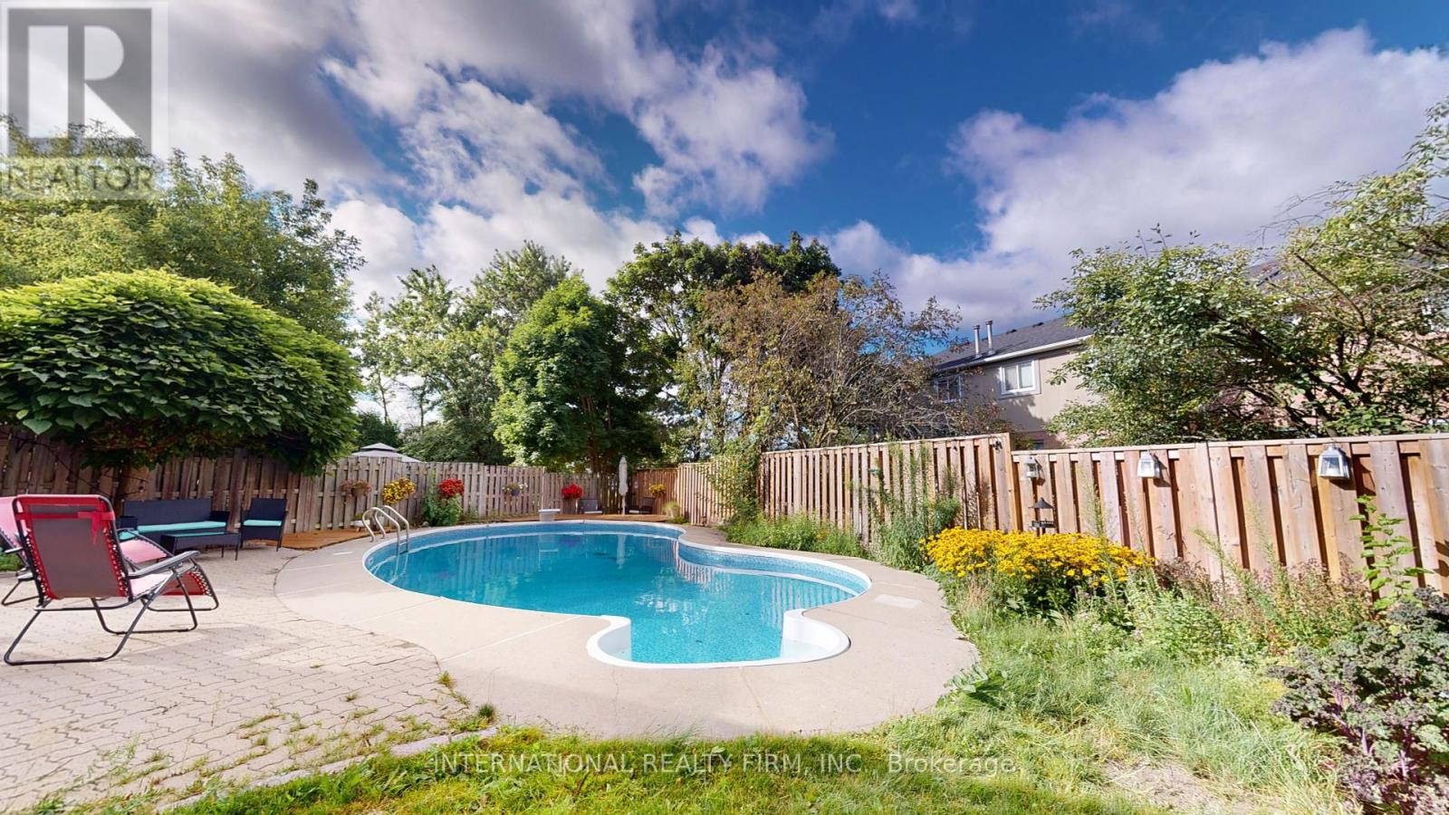 Photo 14 of 19 Lillooet Crescent S, Richmond Hill ON
