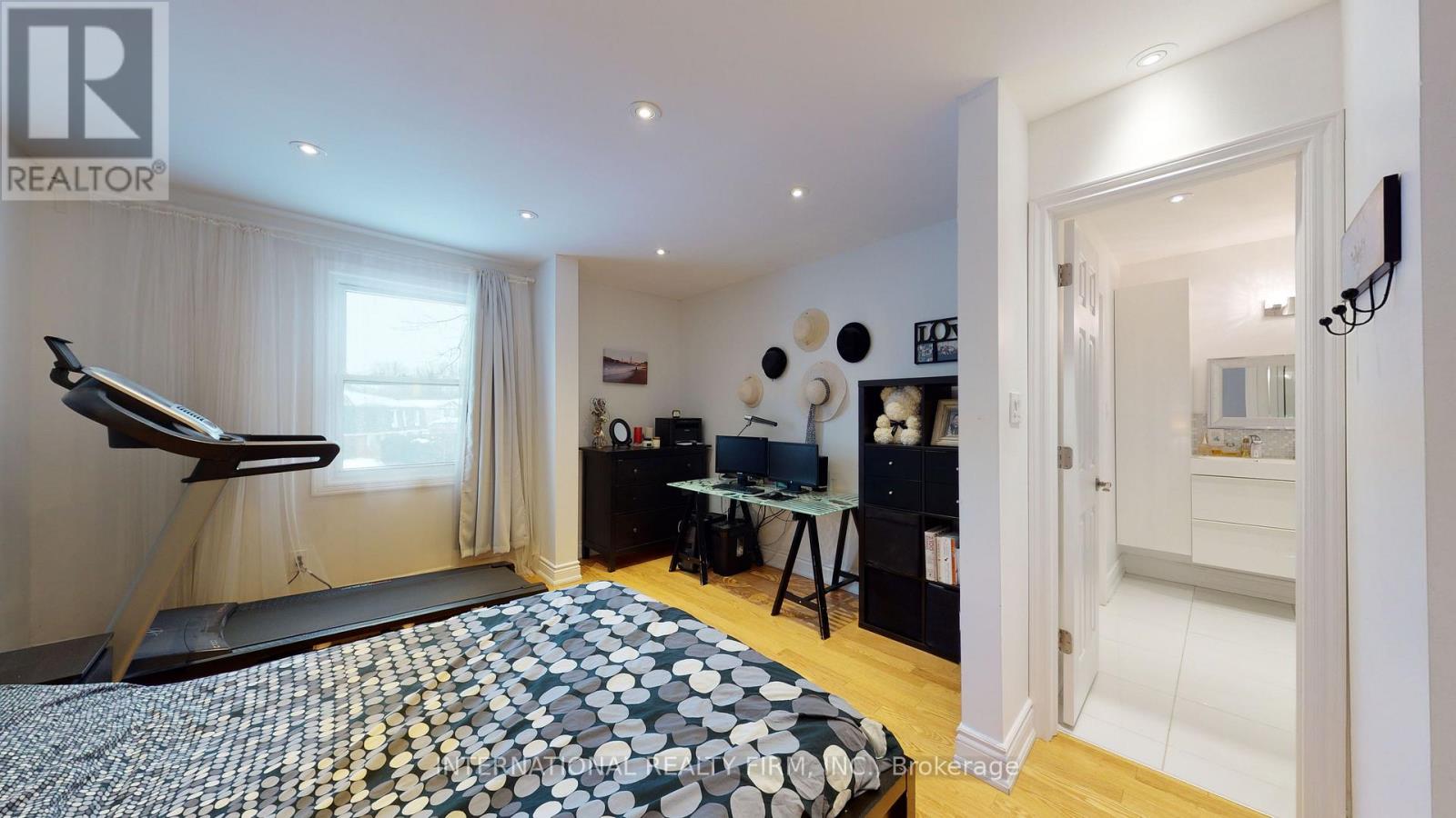 Photo 18 of 19 Lillooet Crescent S, Richmond Hill ON