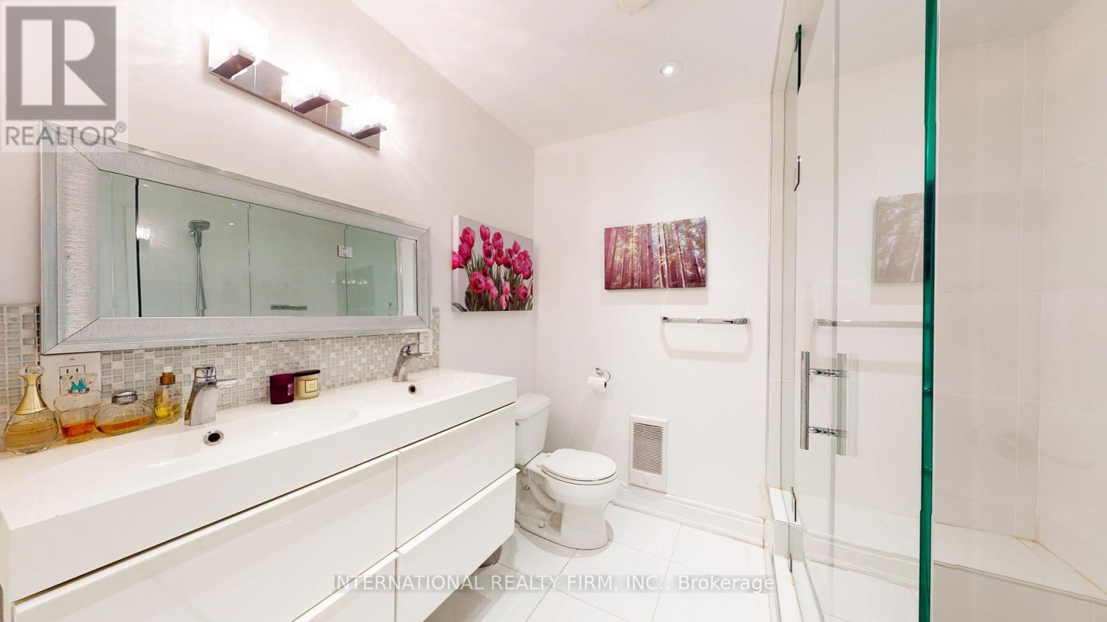 Photo 20 of 19 Lillooet Crescent S, Richmond Hill ON