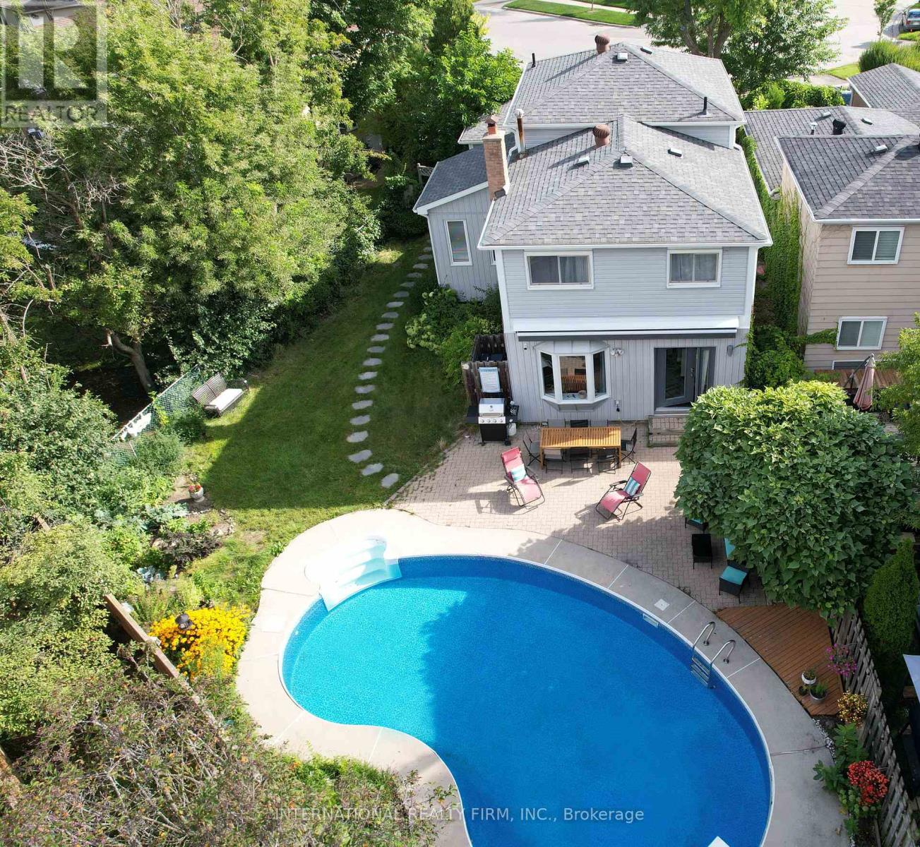 Photo 22 of 19 Lillooet Crescent S, Richmond Hill ON