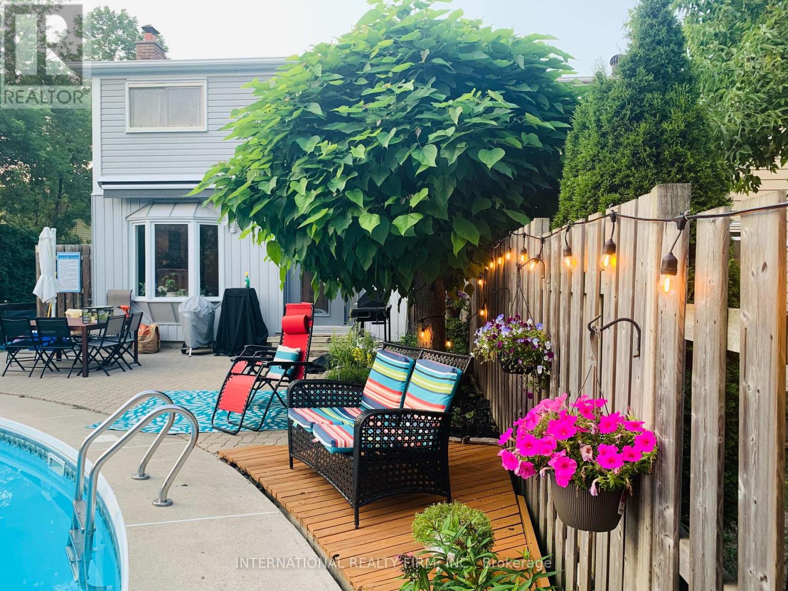 Photo 24 of 19 Lillooet Crescent S, Richmond Hill ON