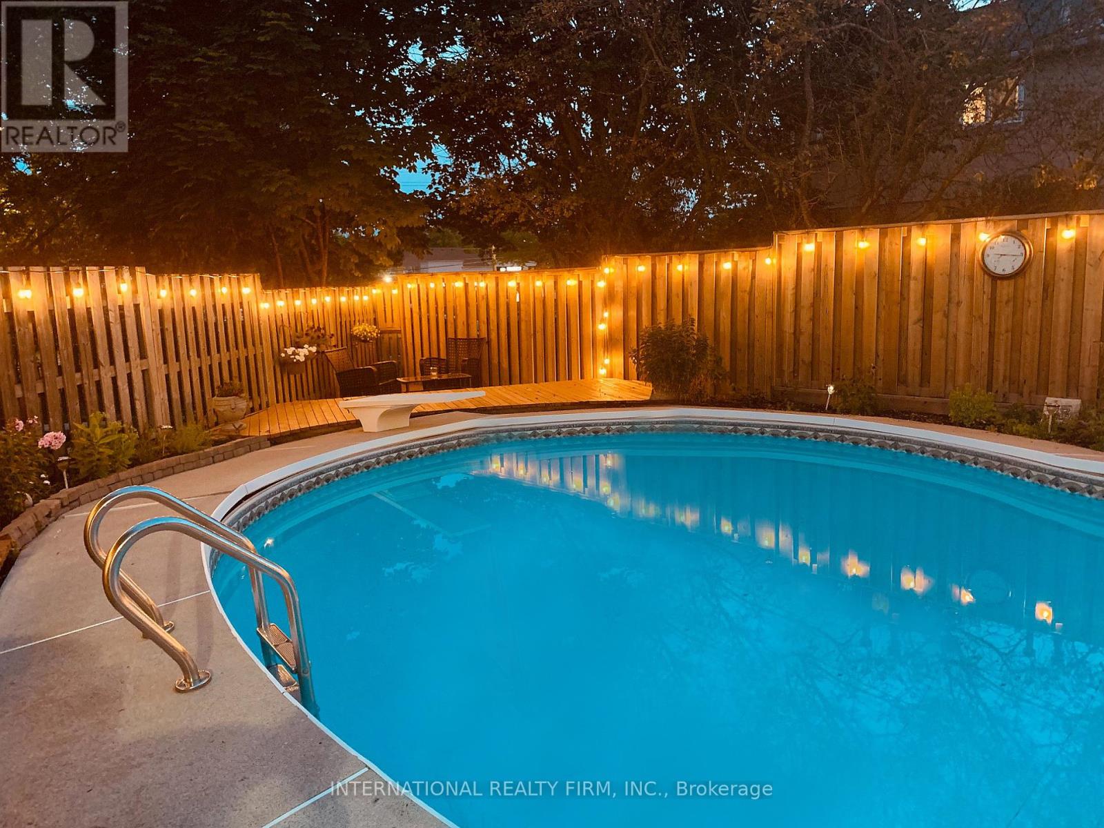 Photo 3 of 19 Lillooet Crescent S, Richmond Hill ON