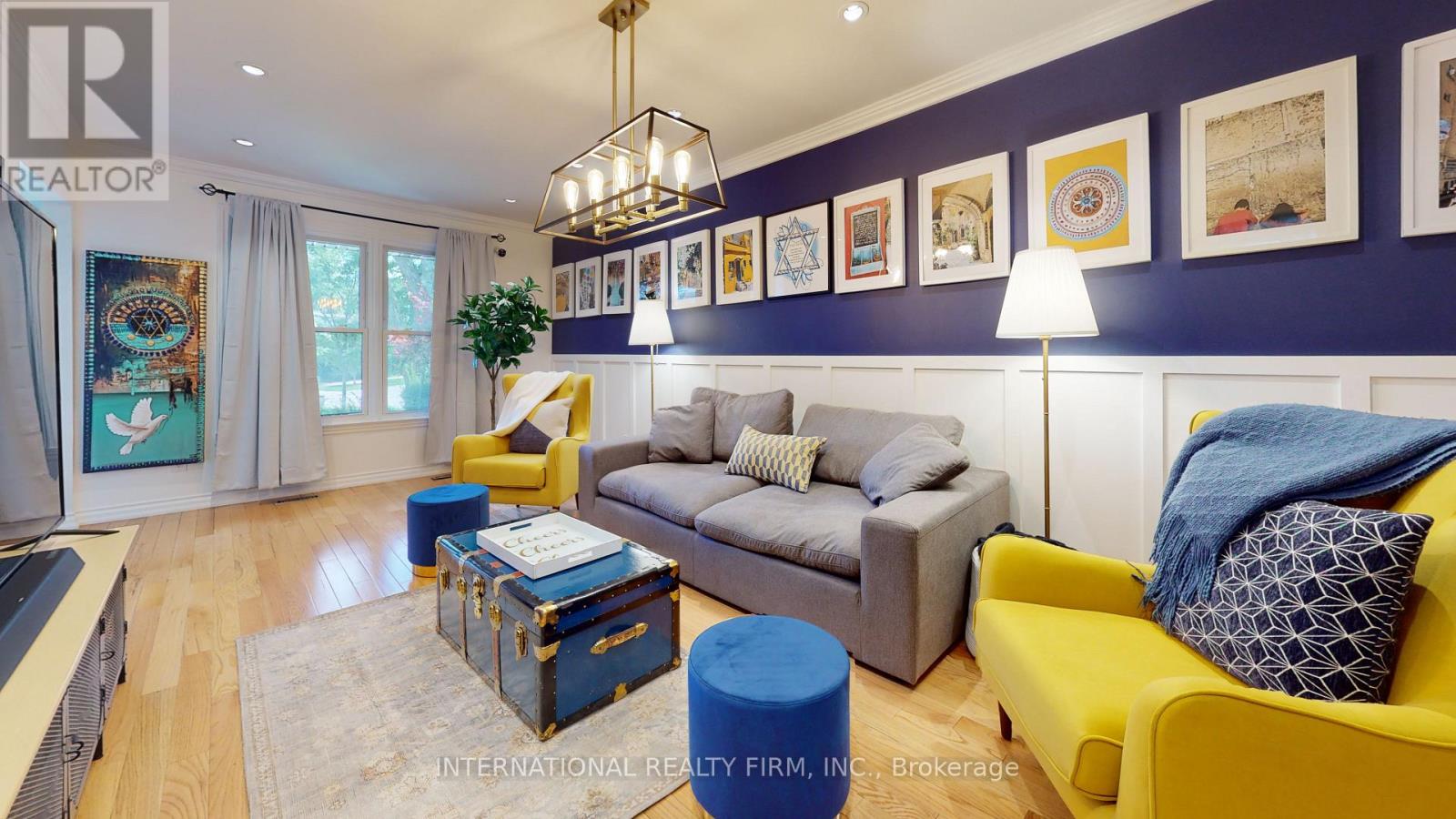 Photo 5 of 19 Lillooet Crescent S, Richmond Hill ON