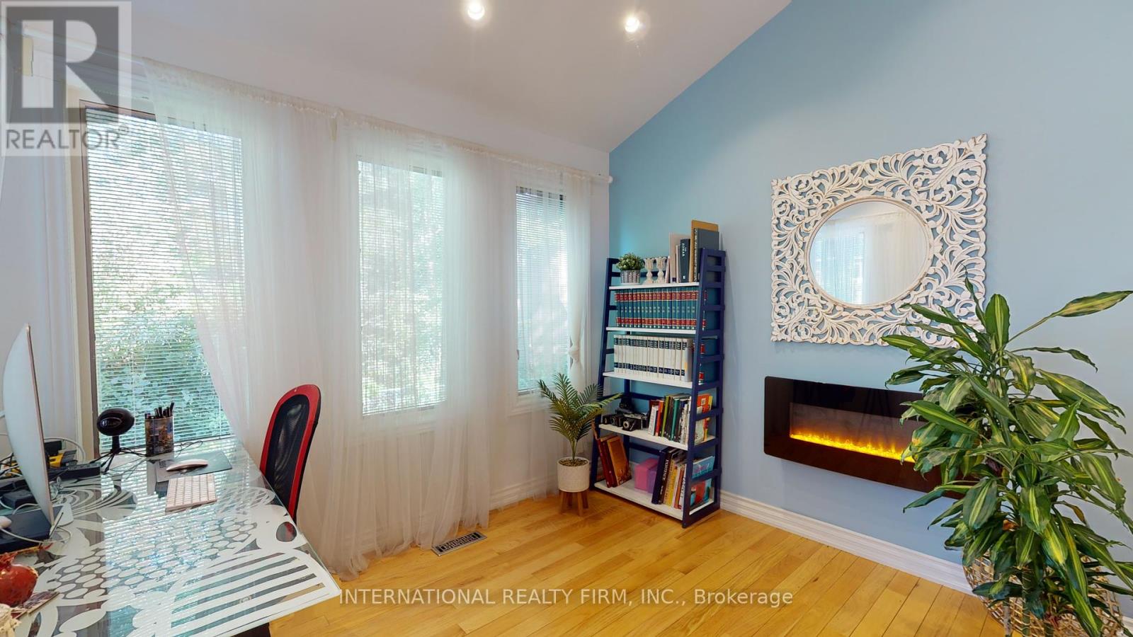 Photo 8 of 19 Lillooet Crescent S, Richmond Hill ON