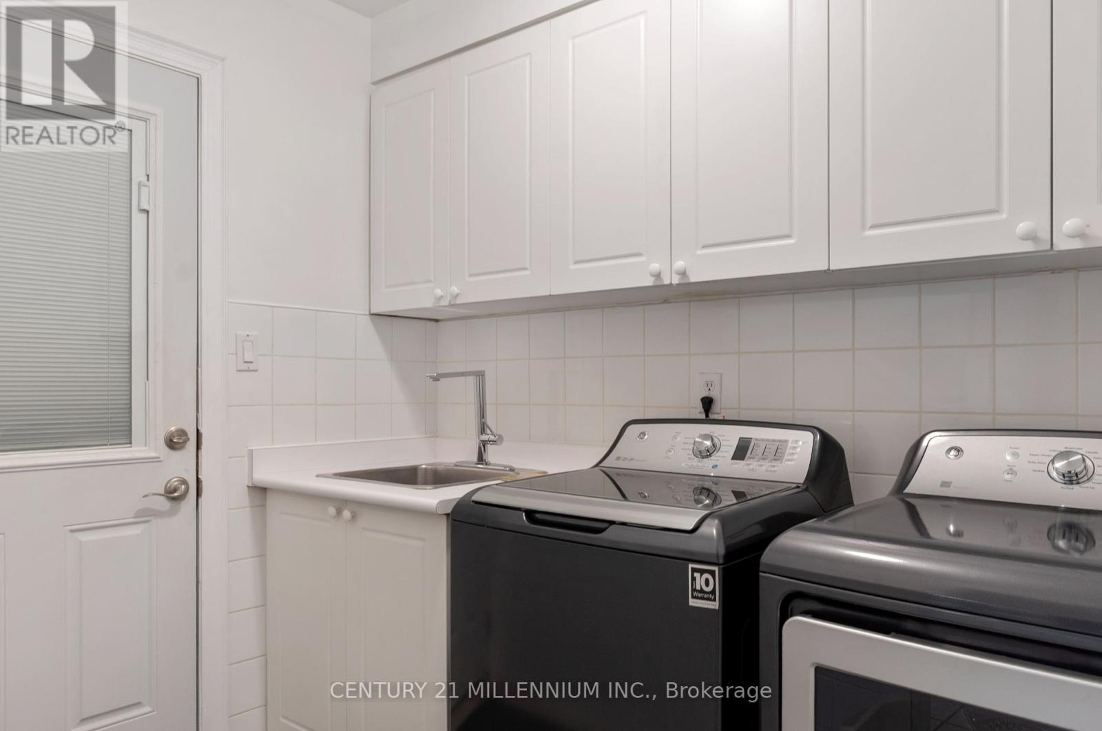 Photo 21 of 286 Royalpark Way, Vaughan ON