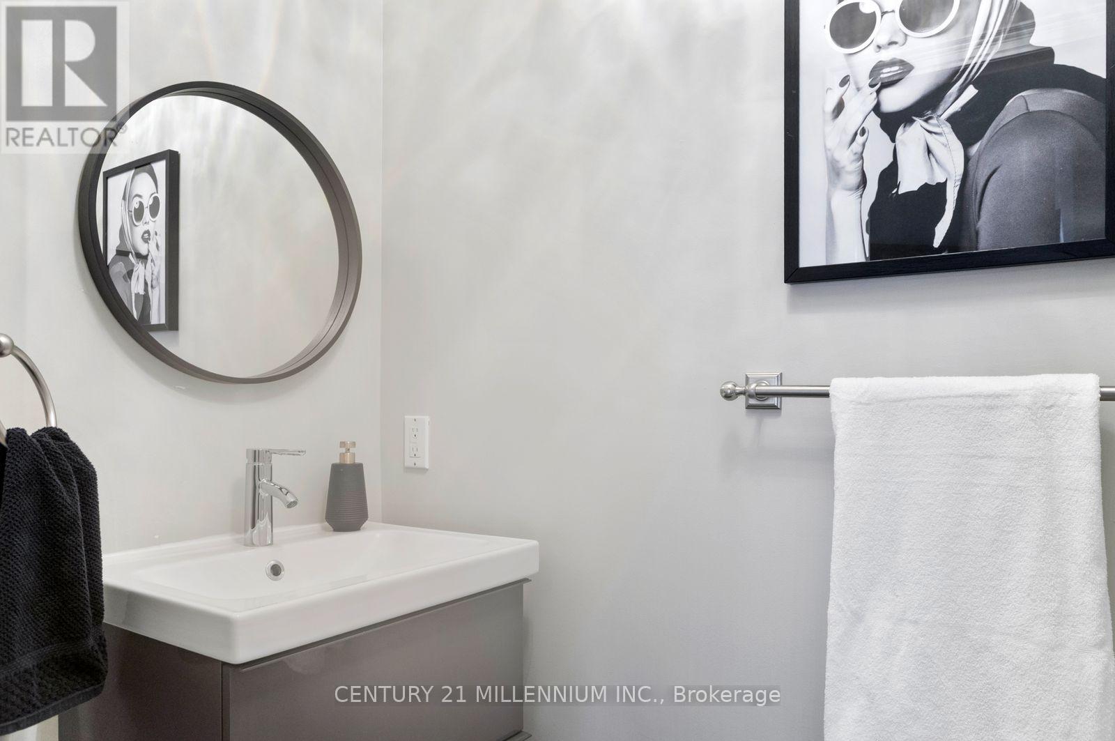Photo 28 of 286 Royalpark Way, Vaughan ON