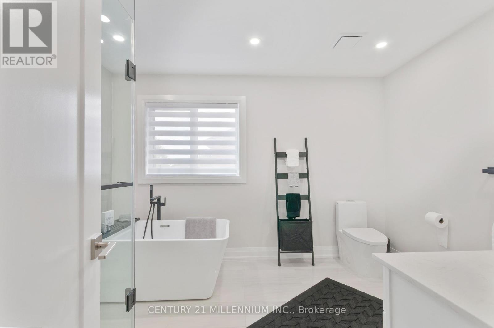 Photo 26 of 286 Royalpark Way, Vaughan ON