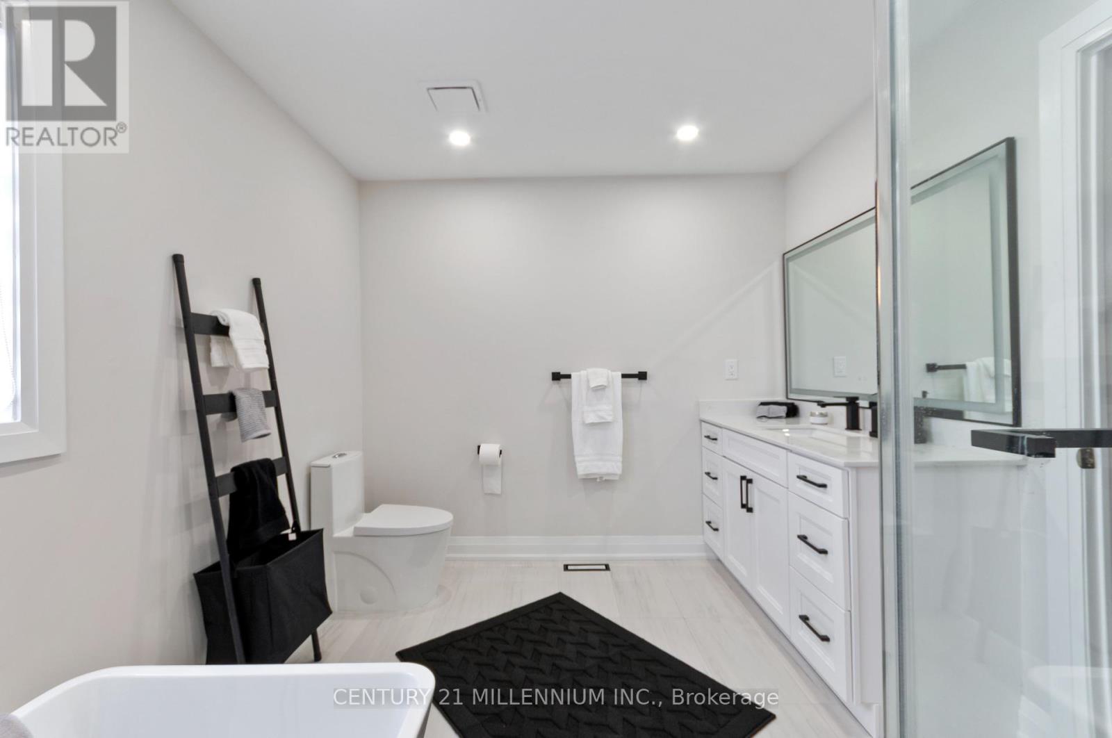 Photo 9 of 286 Royalpark Way, Vaughan ON