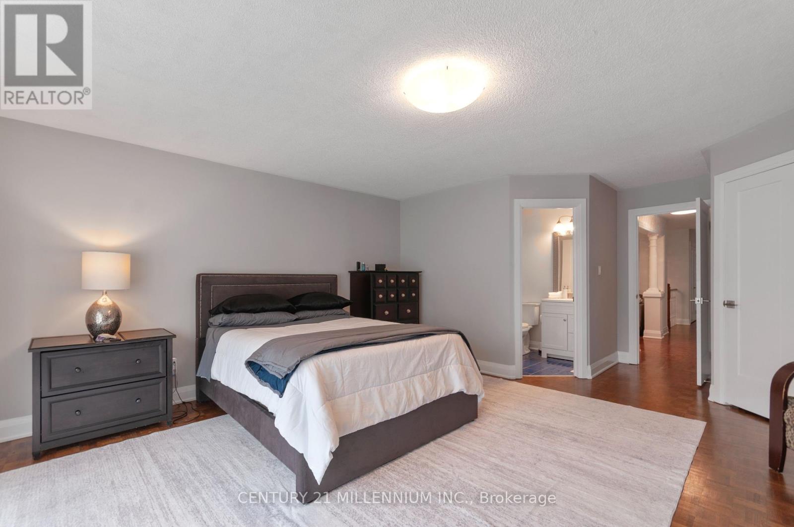 Photo 4 of 286 Royalpark Way, Vaughan ON