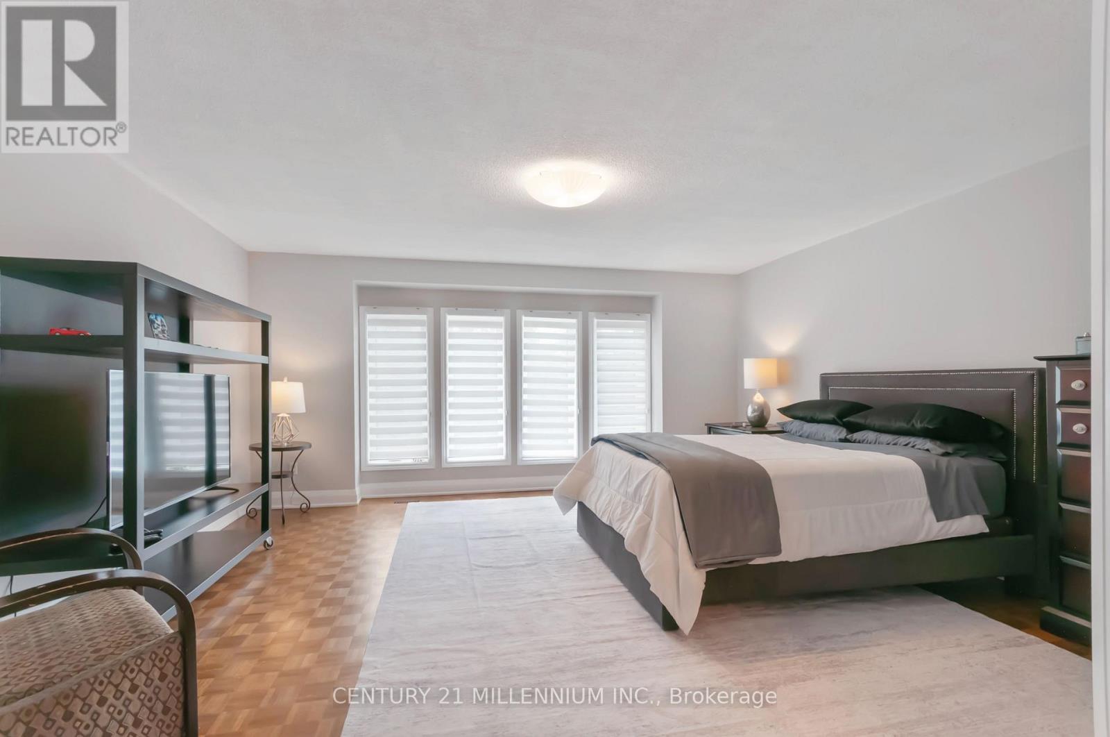 Photo 13 of 286 Royalpark Way, Vaughan ON