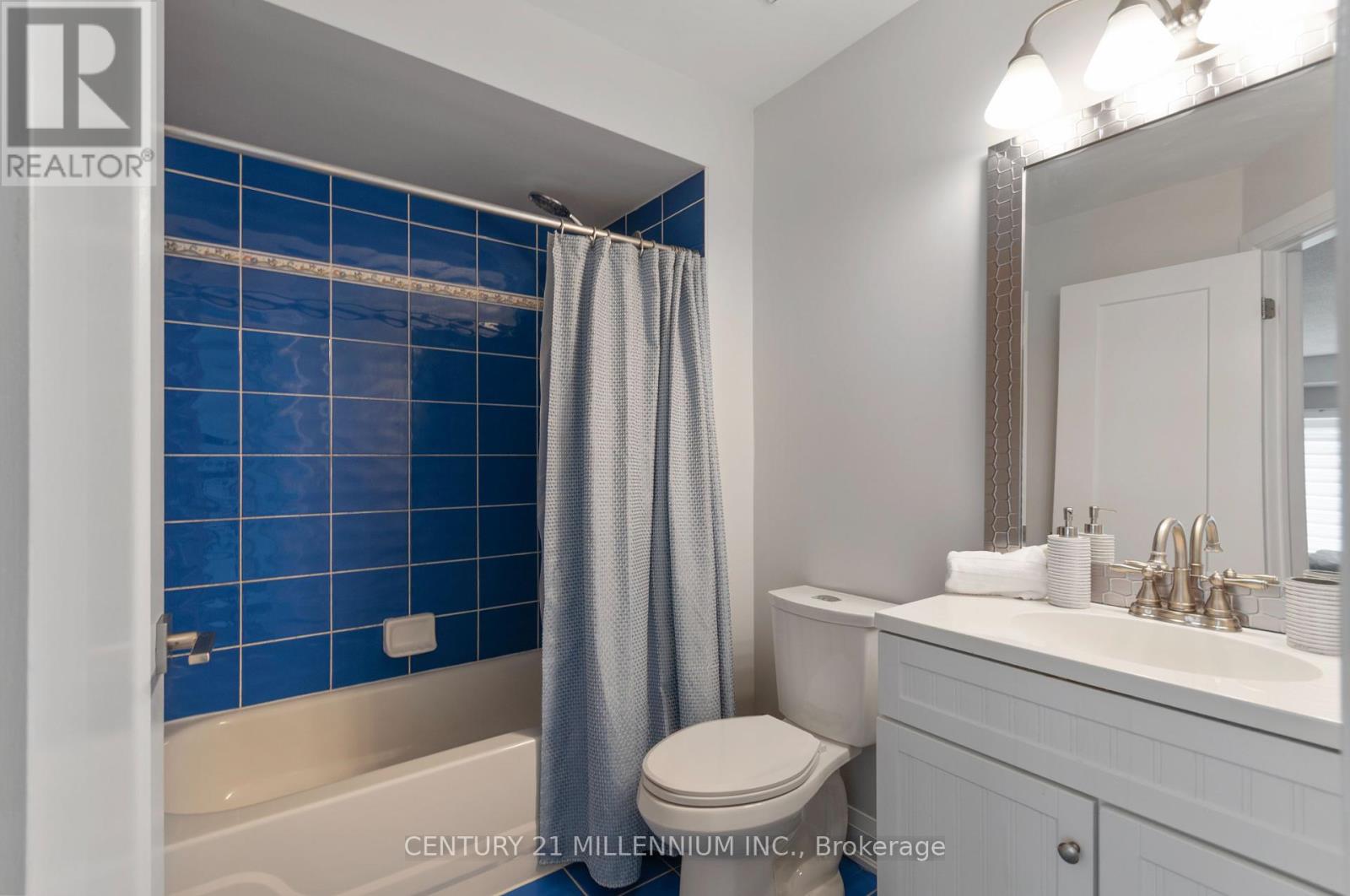 Photo 6 of 286 Royalpark Way, Vaughan ON