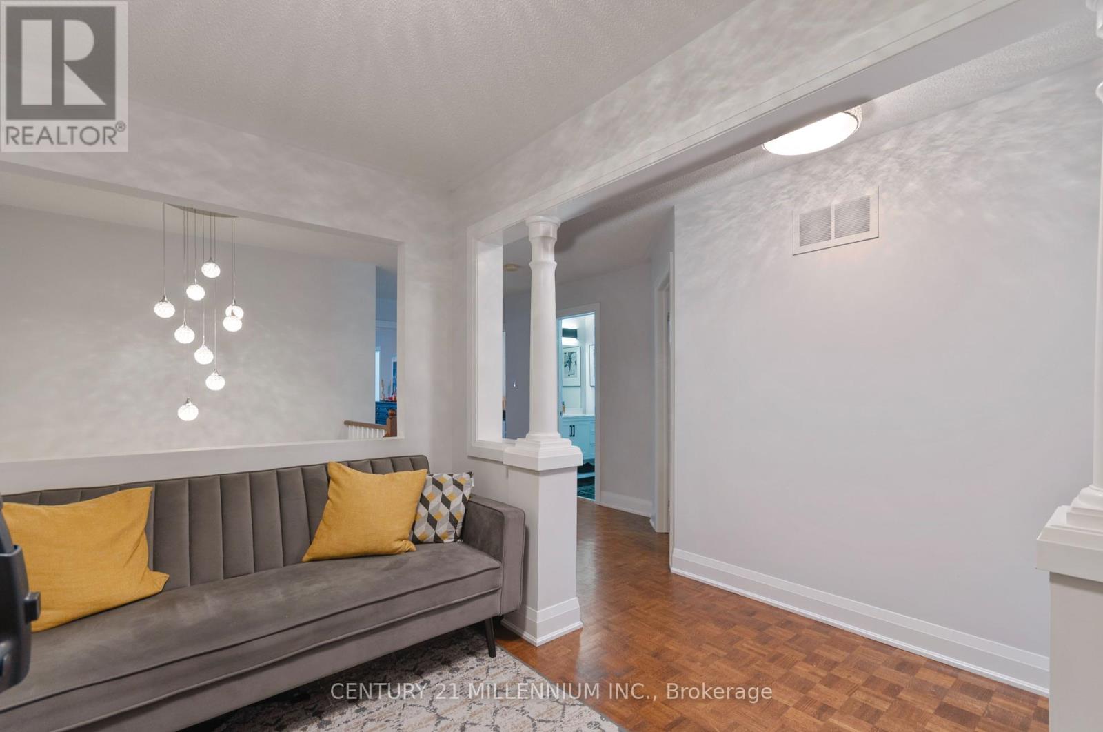 Photo 19 of 286 Royalpark Way, Vaughan ON