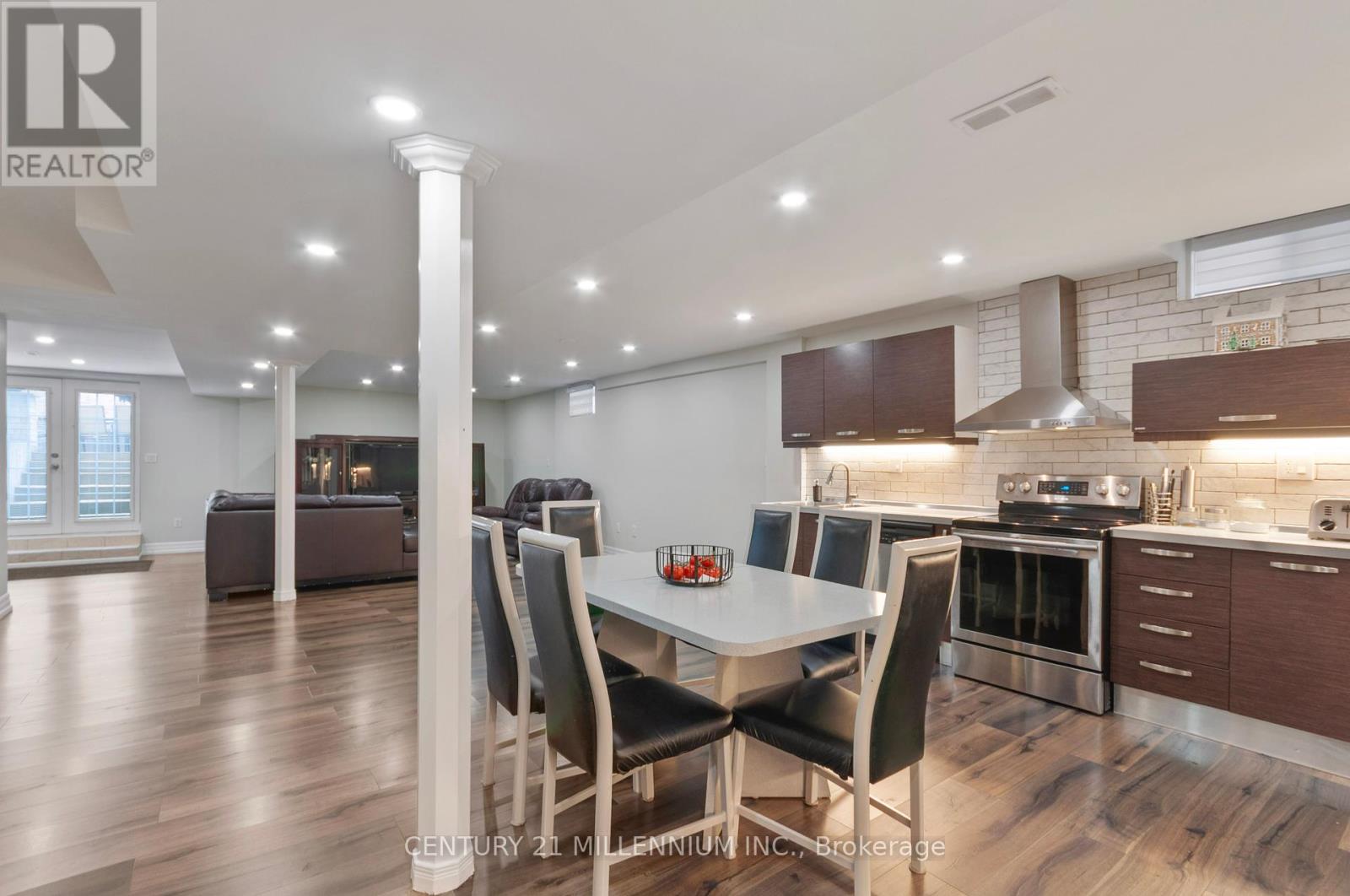 Photo 1 of 286 Royalpark Way, Vaughan ON