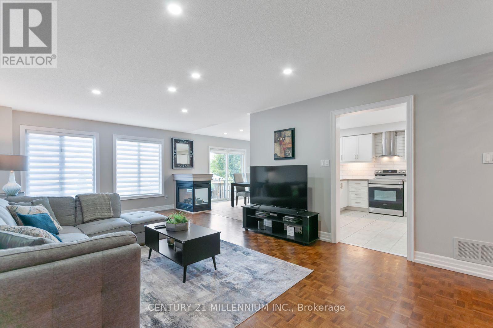 Photo 16 of 286 Royalpark Way, Vaughan ON