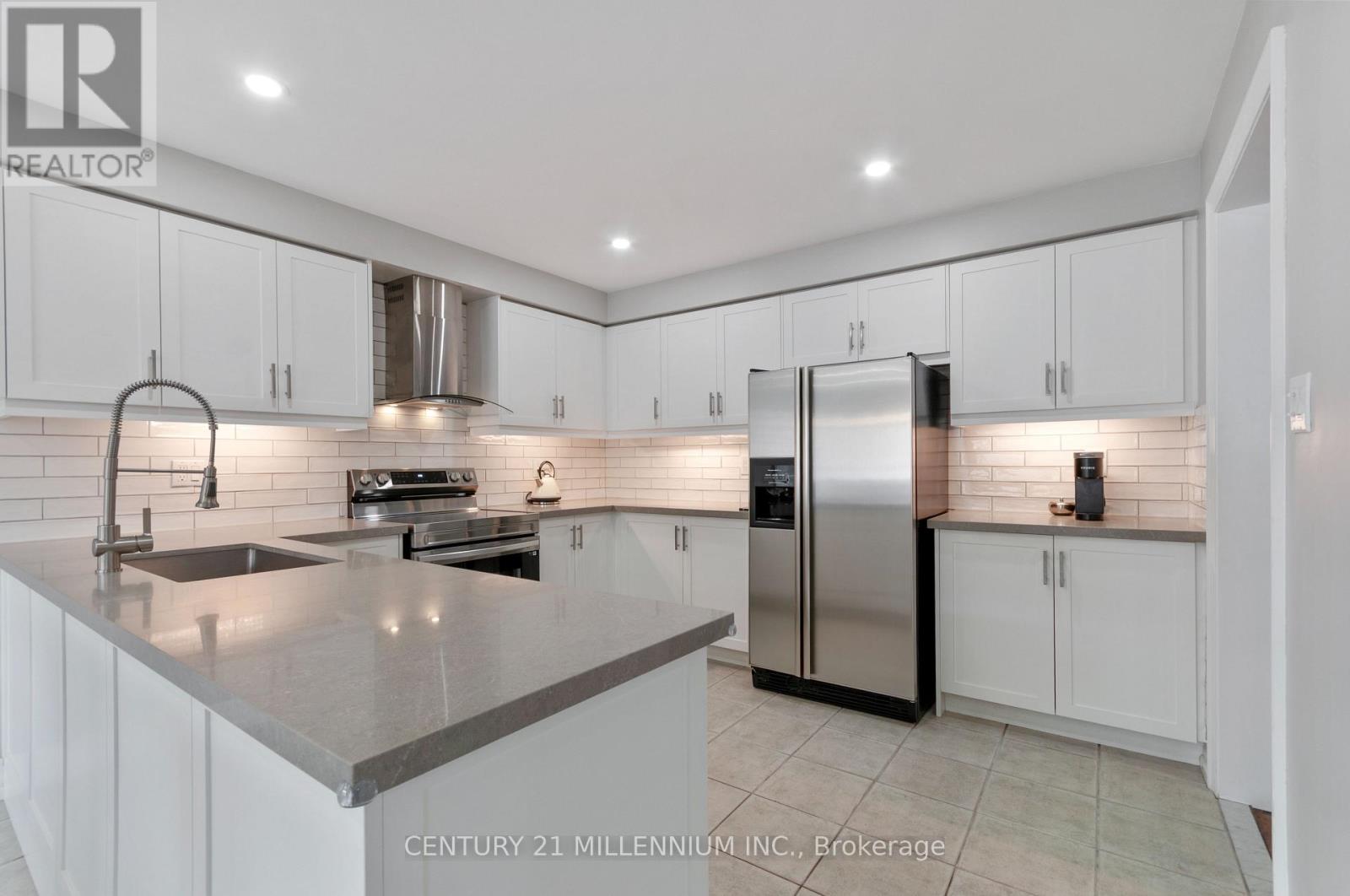 Photo 35 of 286 Royalpark Way, Vaughan ON